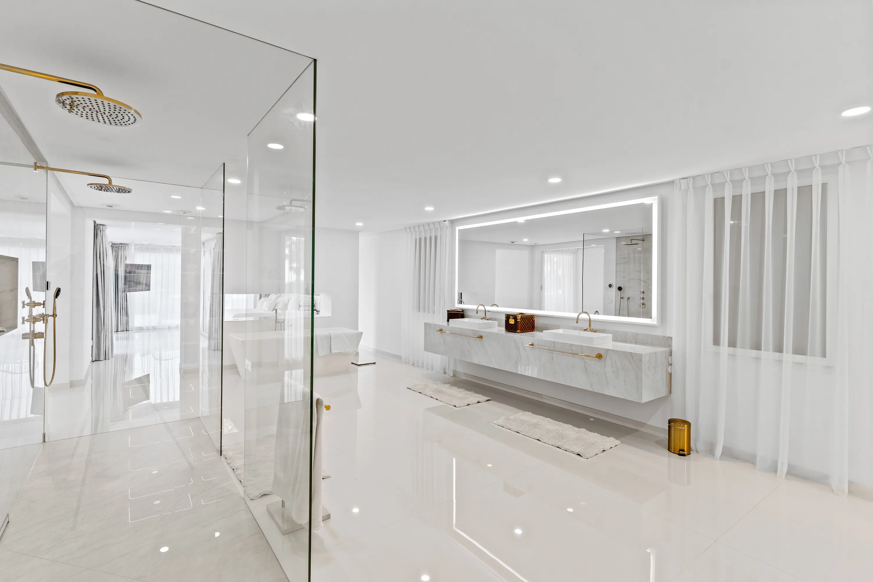 Villa neoclassica di design con vista sul mare-10