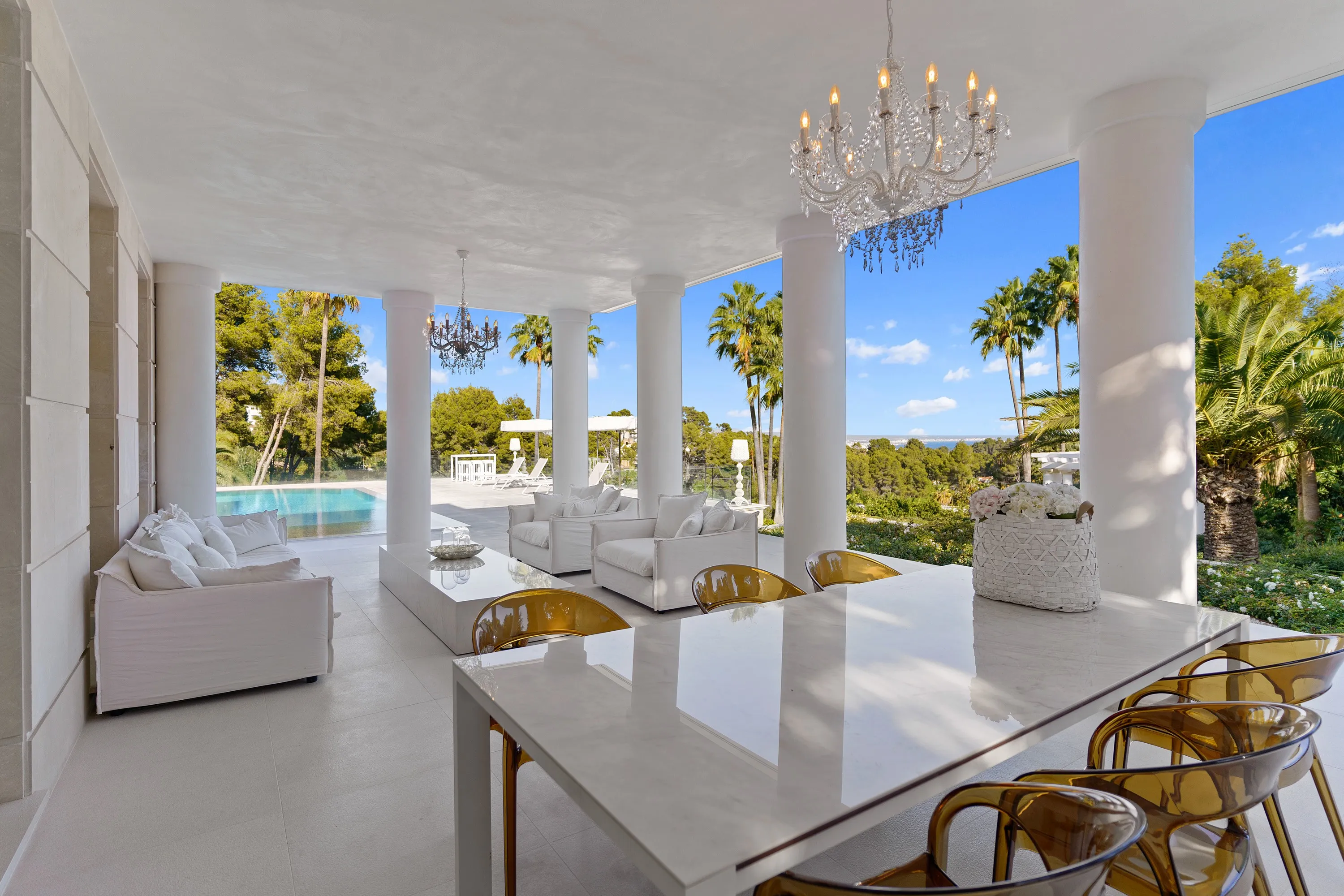 Villa neoclassica di design con vista sul mare-23