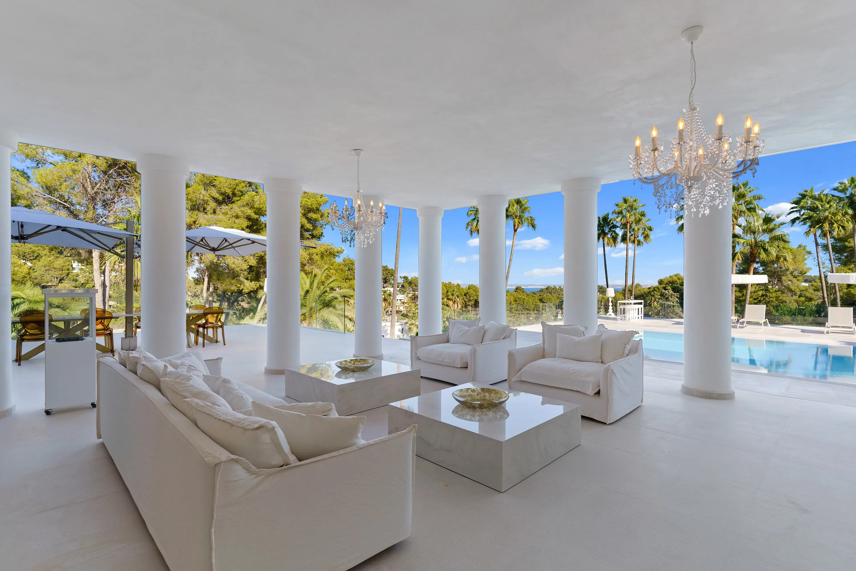 Villa neoclassica di design con vista sul mare-2