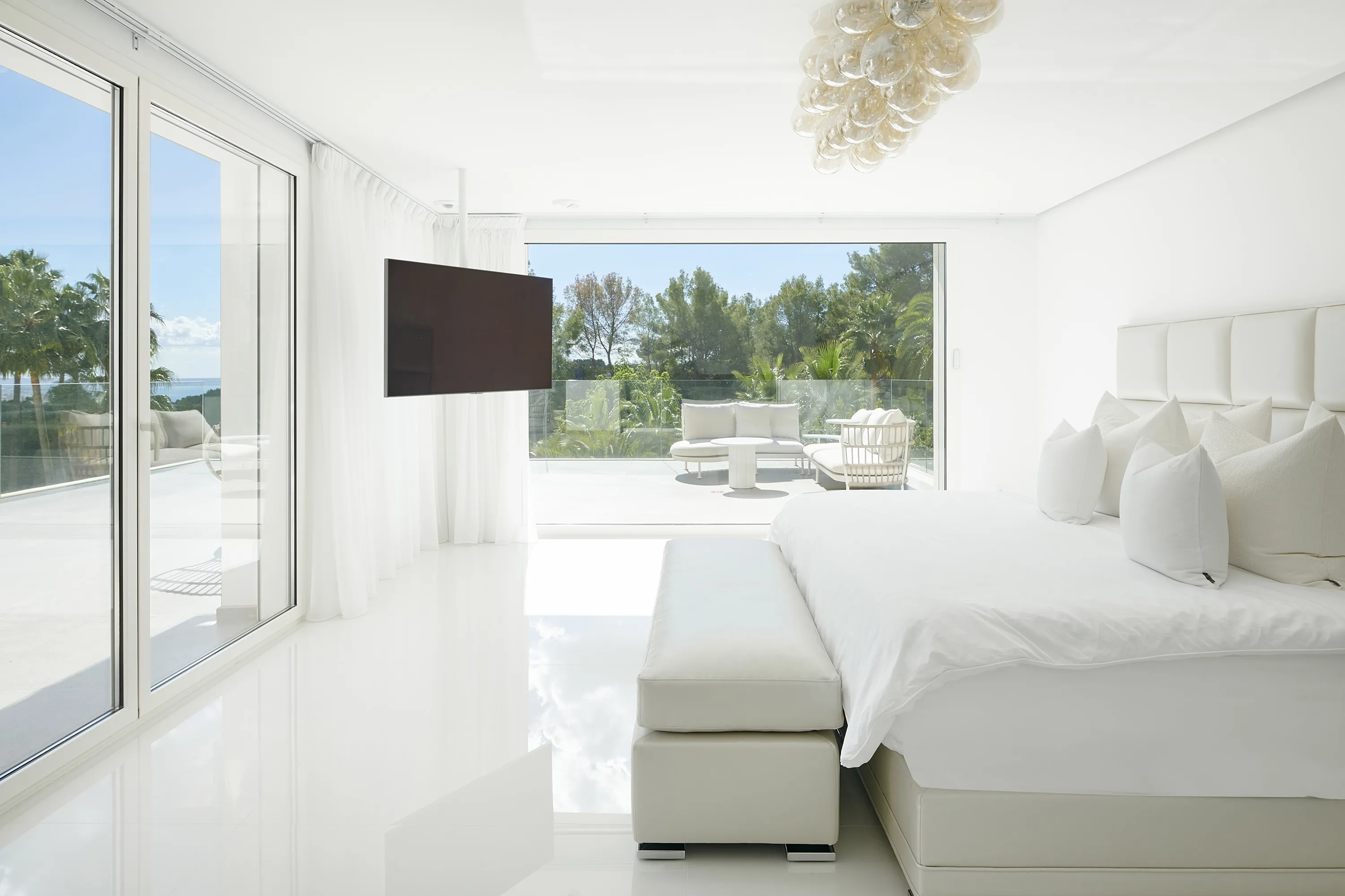 Villa neoclassica di design con vista sul mare-9