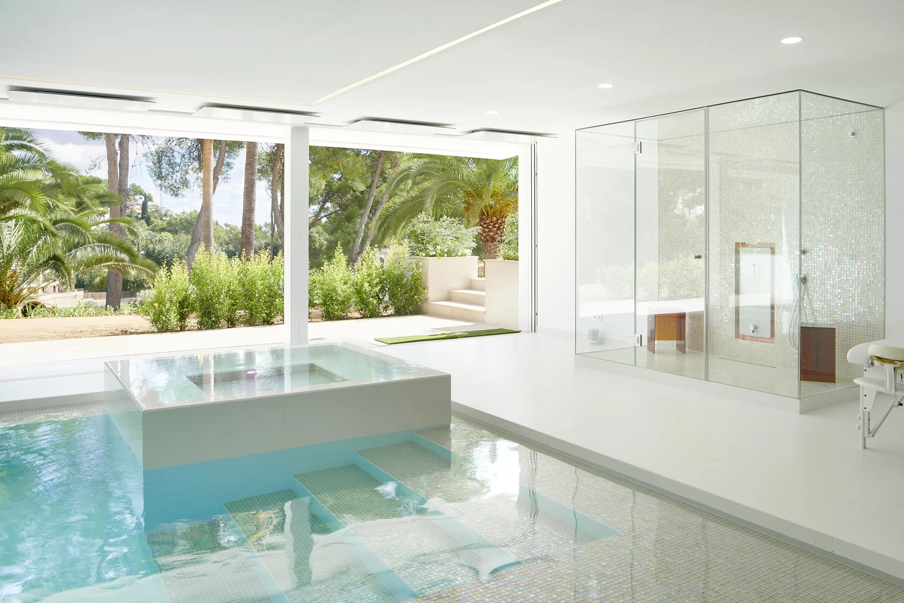 Villa neoclassica di design con vista sul mare-12
