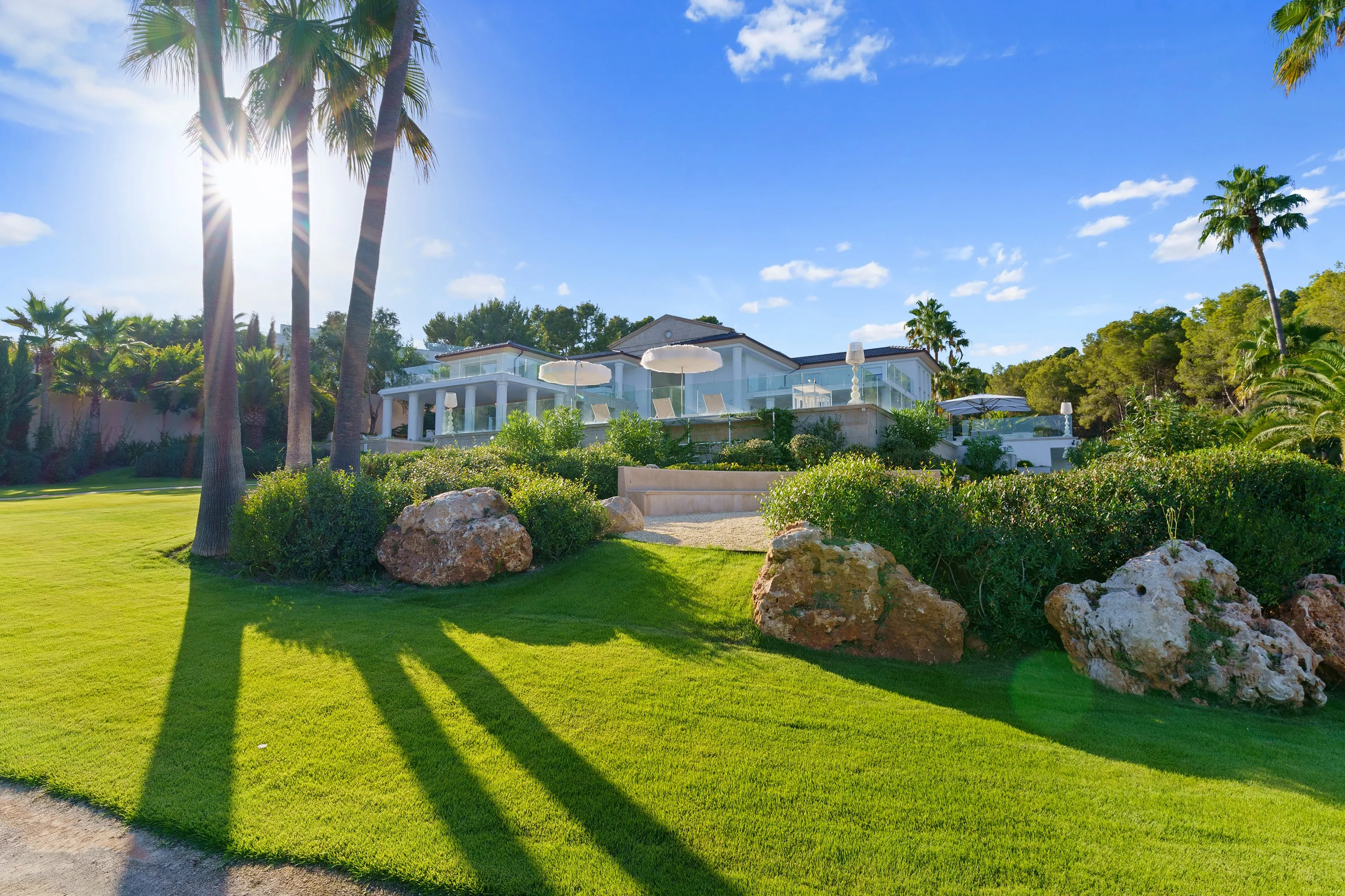 Villa neoclassica di design con vista sul mare-20