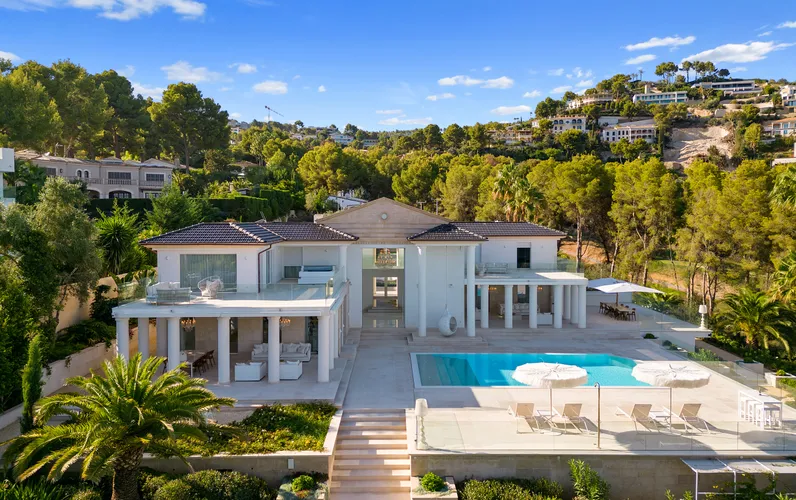 Neoklassische Designervilla mit Meerblick in Son Vida