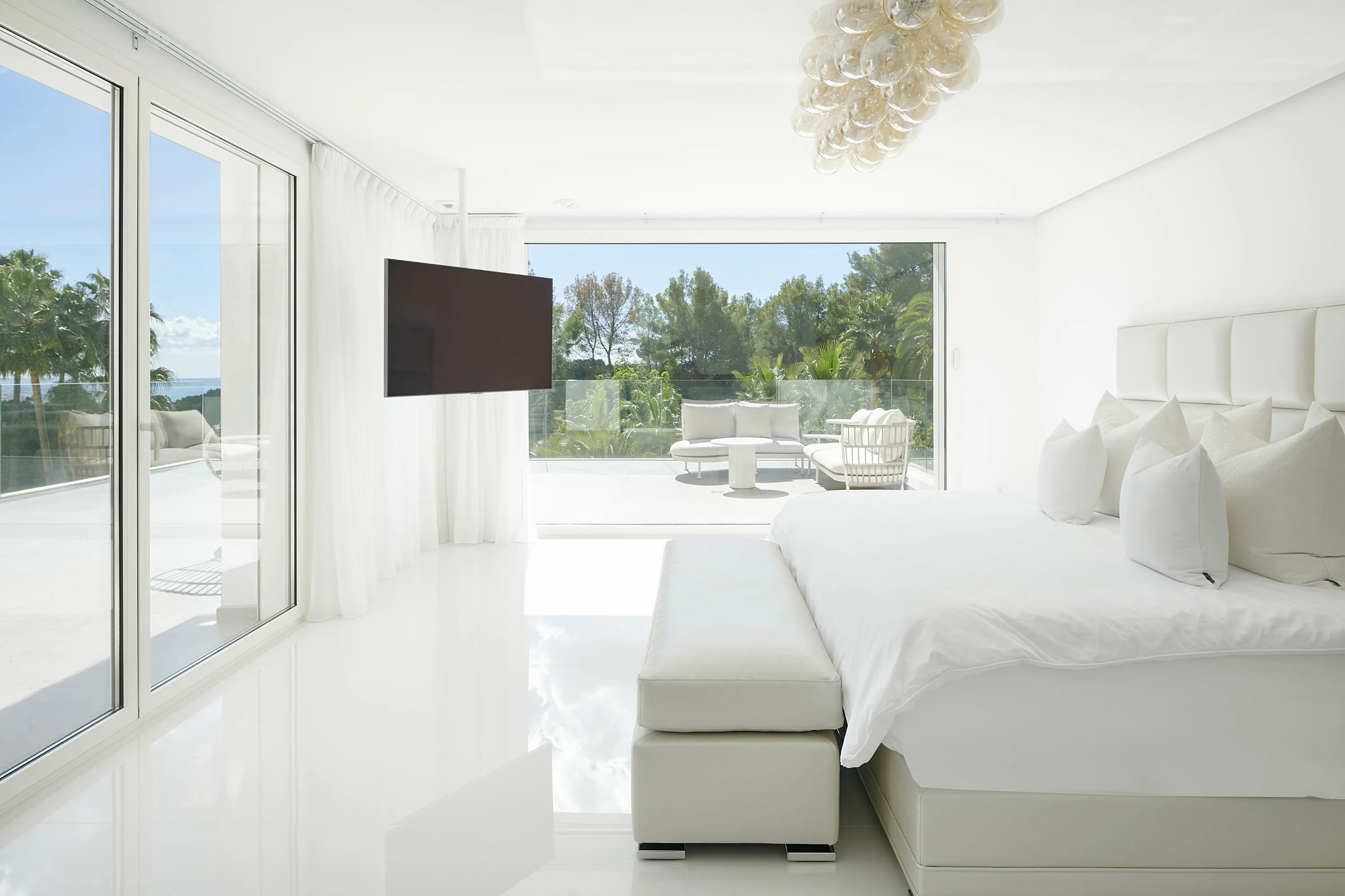 Villa neoclassica di design con vista sul mare-9
