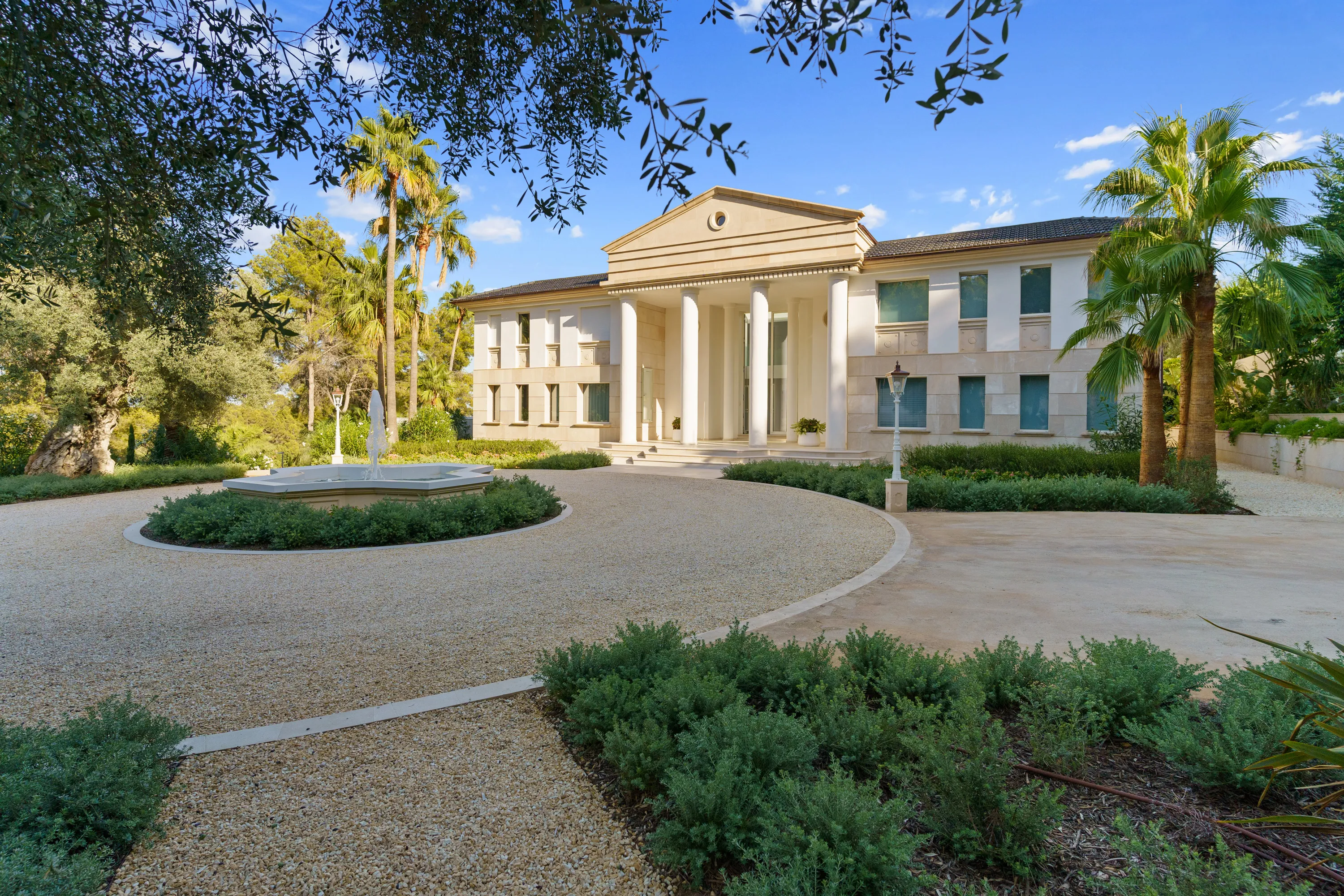 Villa neoclassica di design con vista sul mare-1