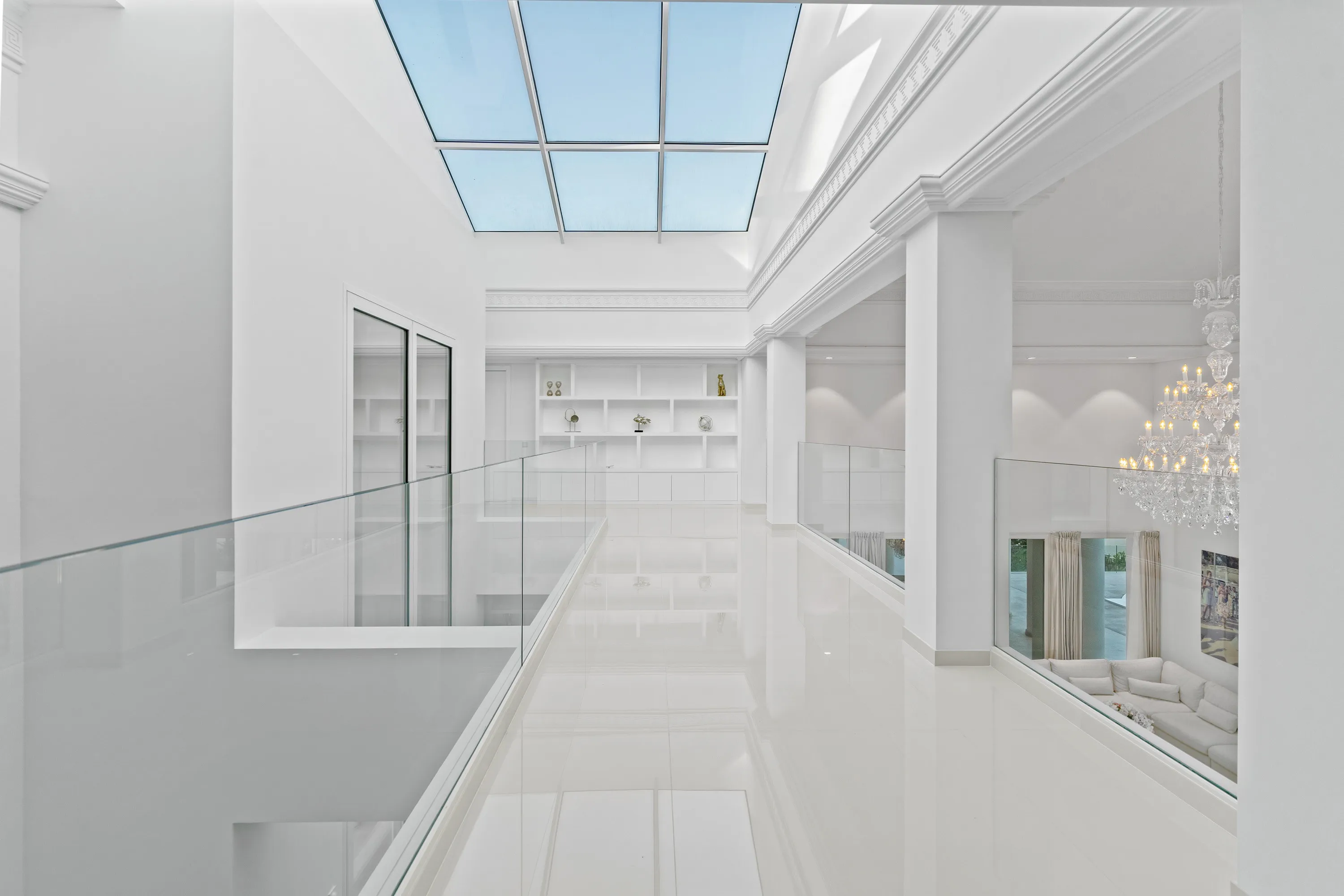 Villa neoclassica di design con vista sul mare-8