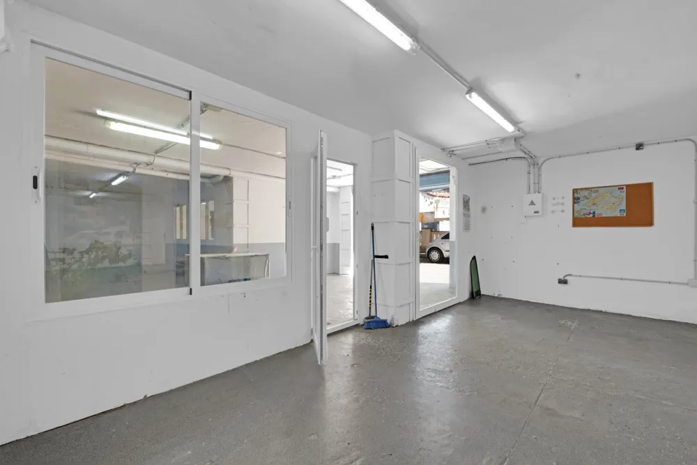 Exceptional warehouse in El Arenal-10
