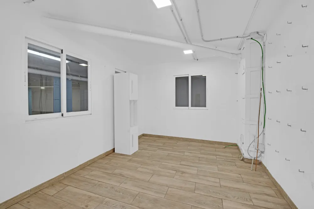 Exceptional warehouse in El Arenal-9