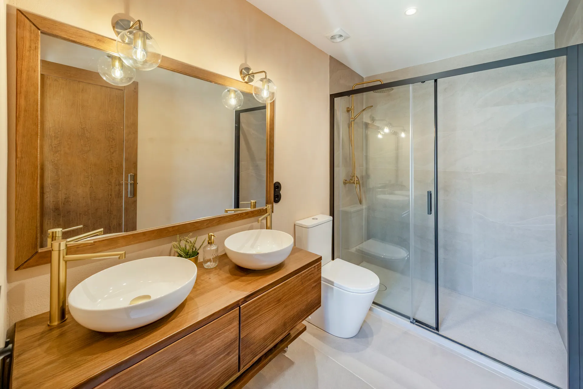 Gorgeous, modern townhouse in Muro with private courtyard and pool-20