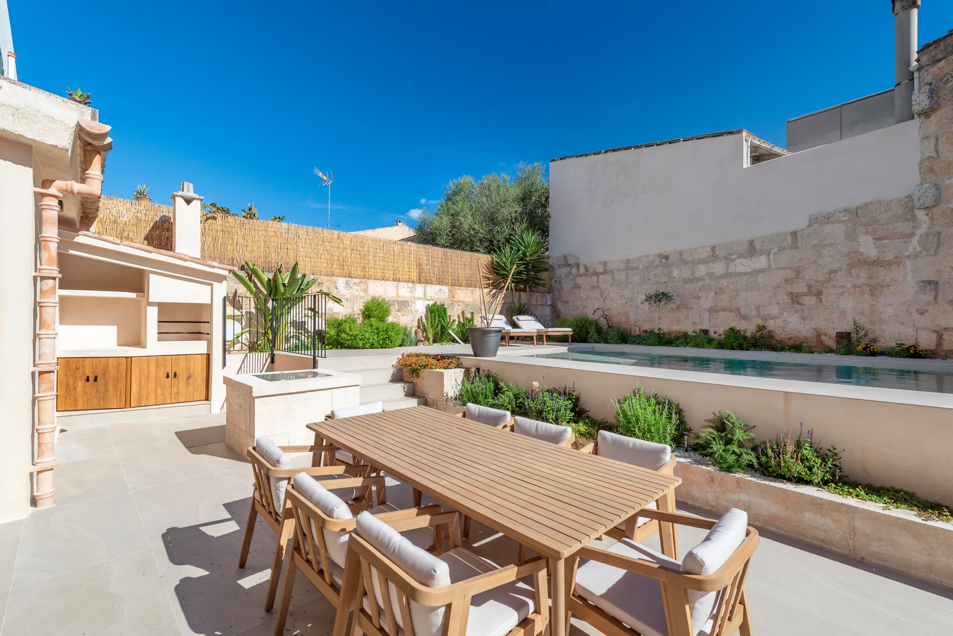 Gorgeous, modern townhouse in Muro with private courtyard and pool-4
