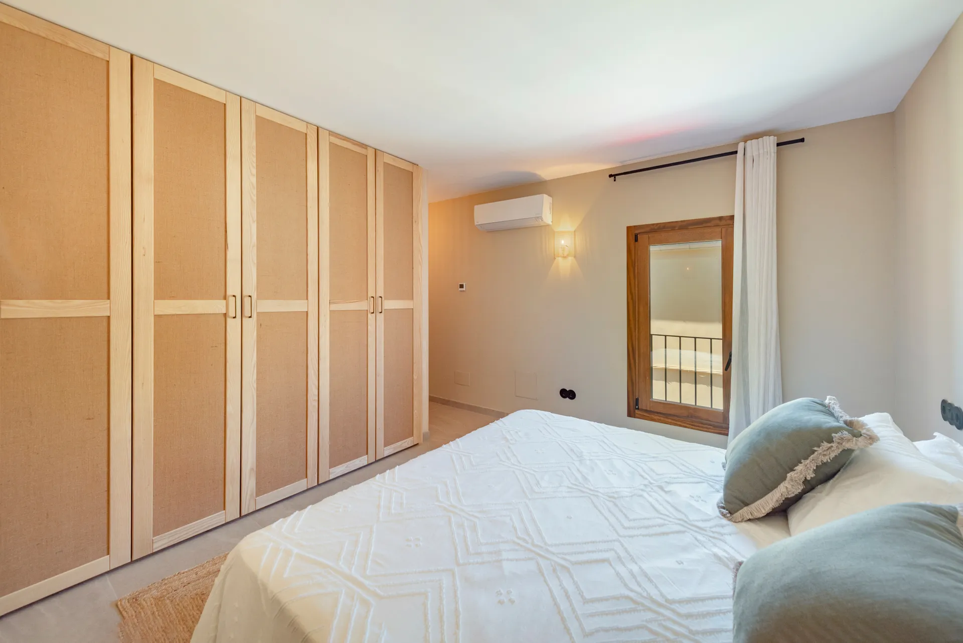 Gorgeous, modern townhouse in Muro with private courtyard and pool-22