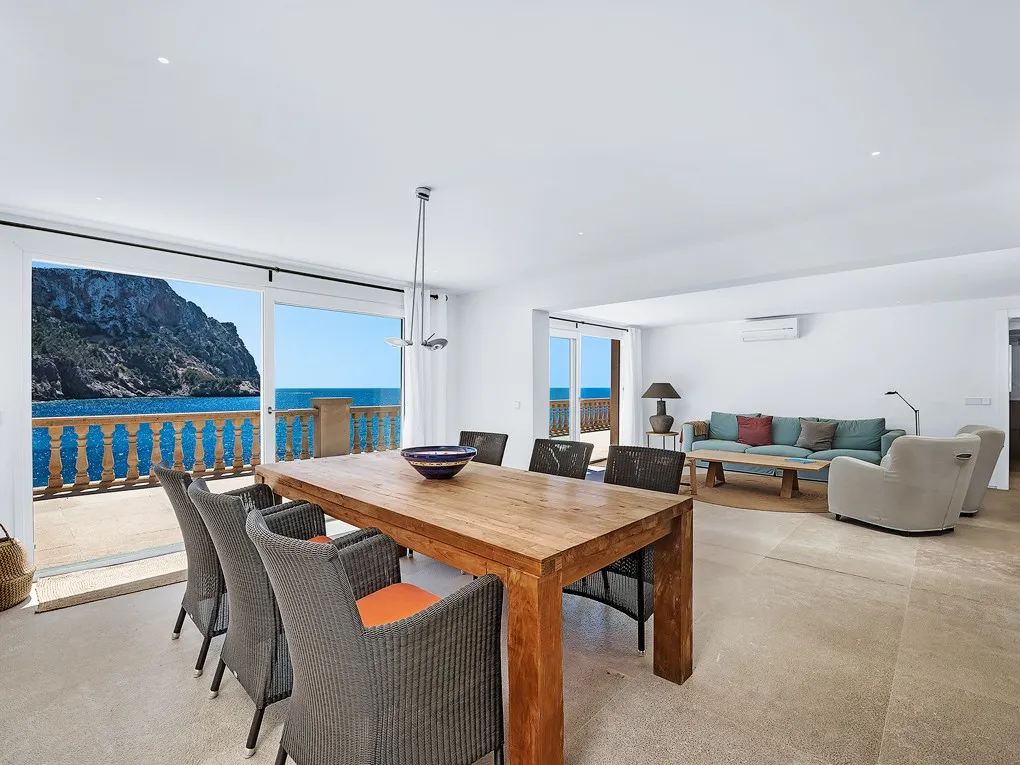 Villa bestaande uit 3 appartementen in eerste lijn met directe toegang tot de zee-17