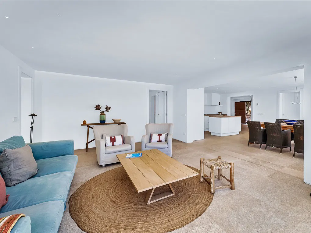 Villa composta da 3 appartamenti in prima linea di mare con accesso diretto al mare-18