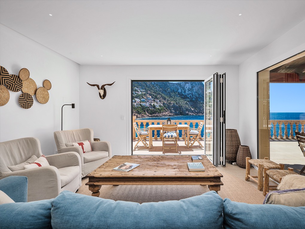 Villa bestaande uit 3 appartementen in eerste lijn met directe toegang tot de zee-3