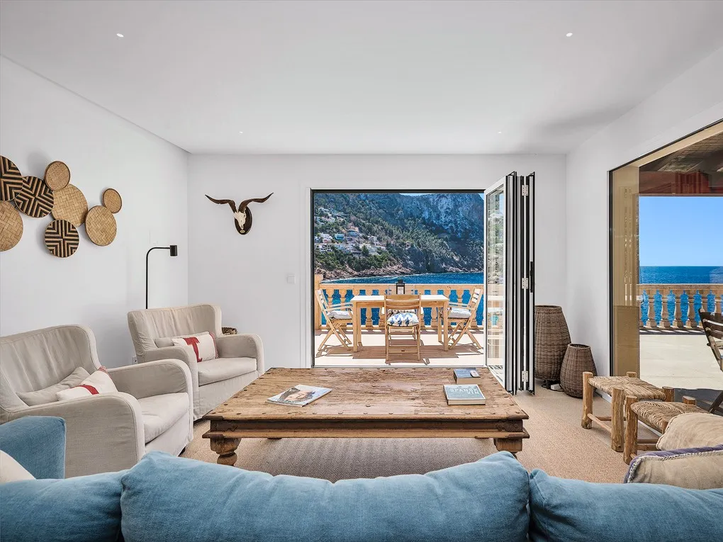 Villa bestaande uit 3 appartementen in eerste lijn met directe toegang tot de zee-3