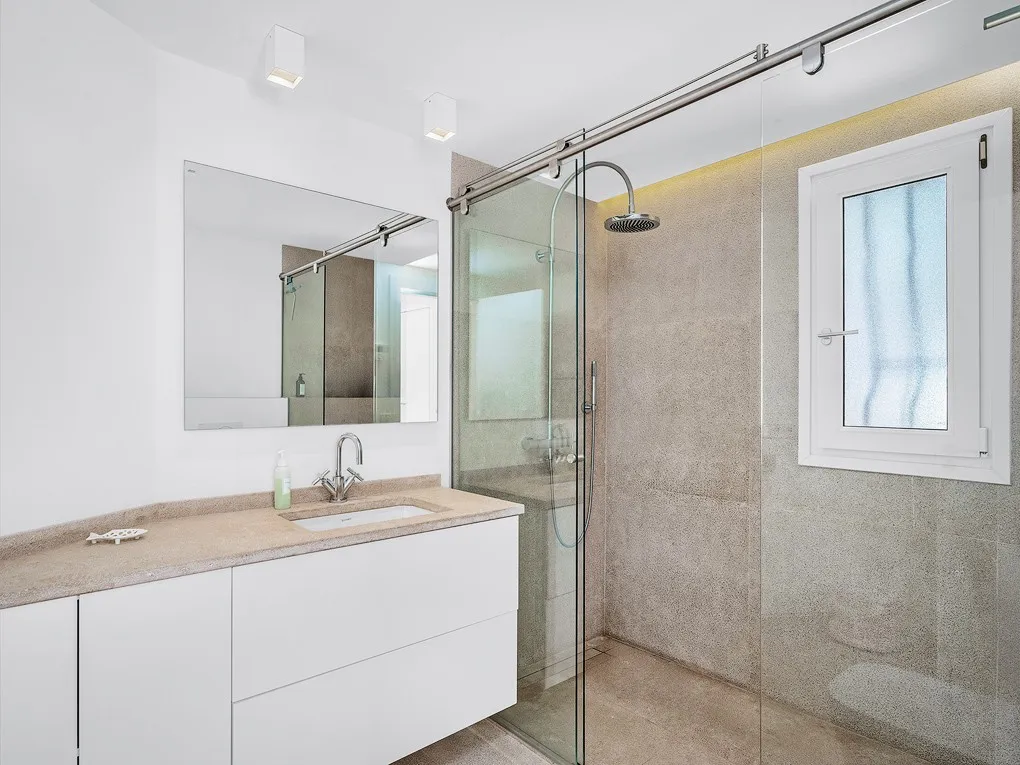 Villa bestaande uit 3 appartementen in eerste lijn met directe toegang tot de zee-14