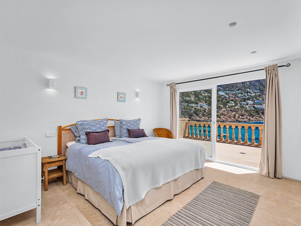 Villa bestaande uit 3 appartementen in eerste lijn met directe toegang tot de zee-23