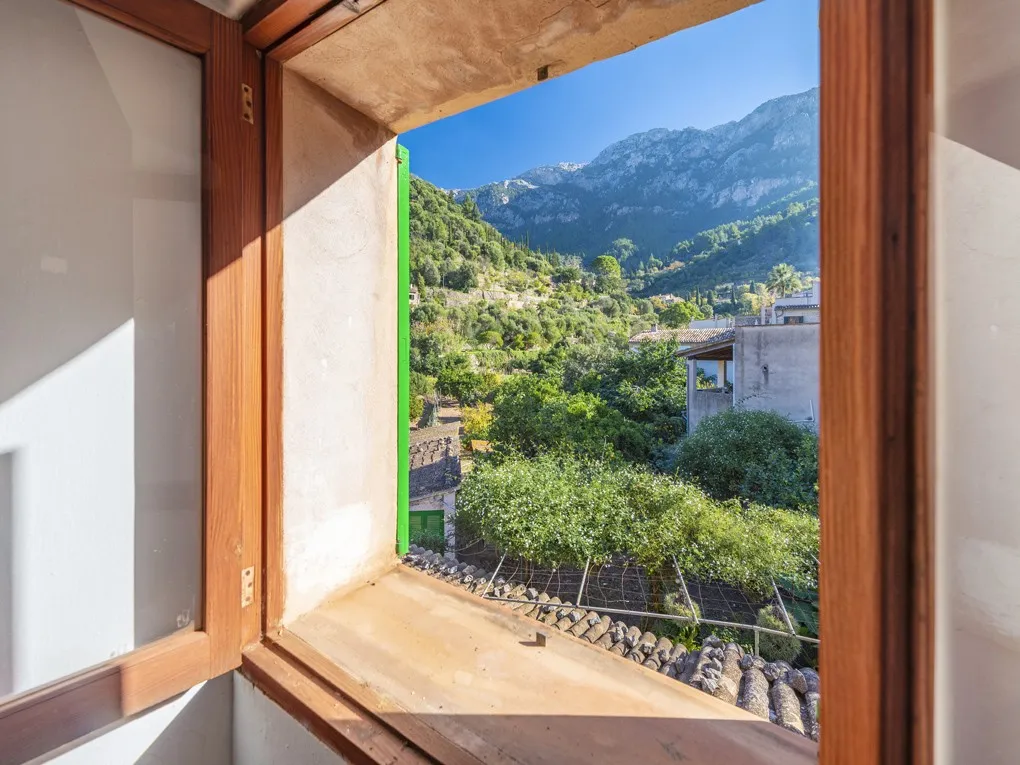Charming village house in Deiá-20
