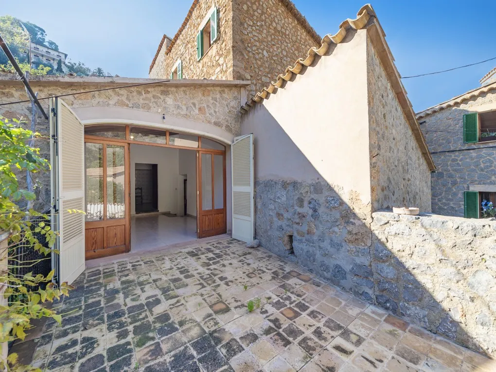 Charming village house in Deiá-5