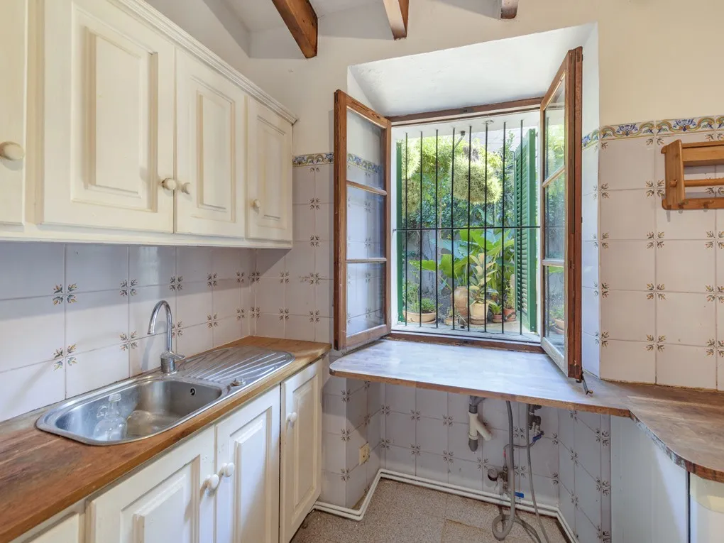 Charming village house in Deiá-8