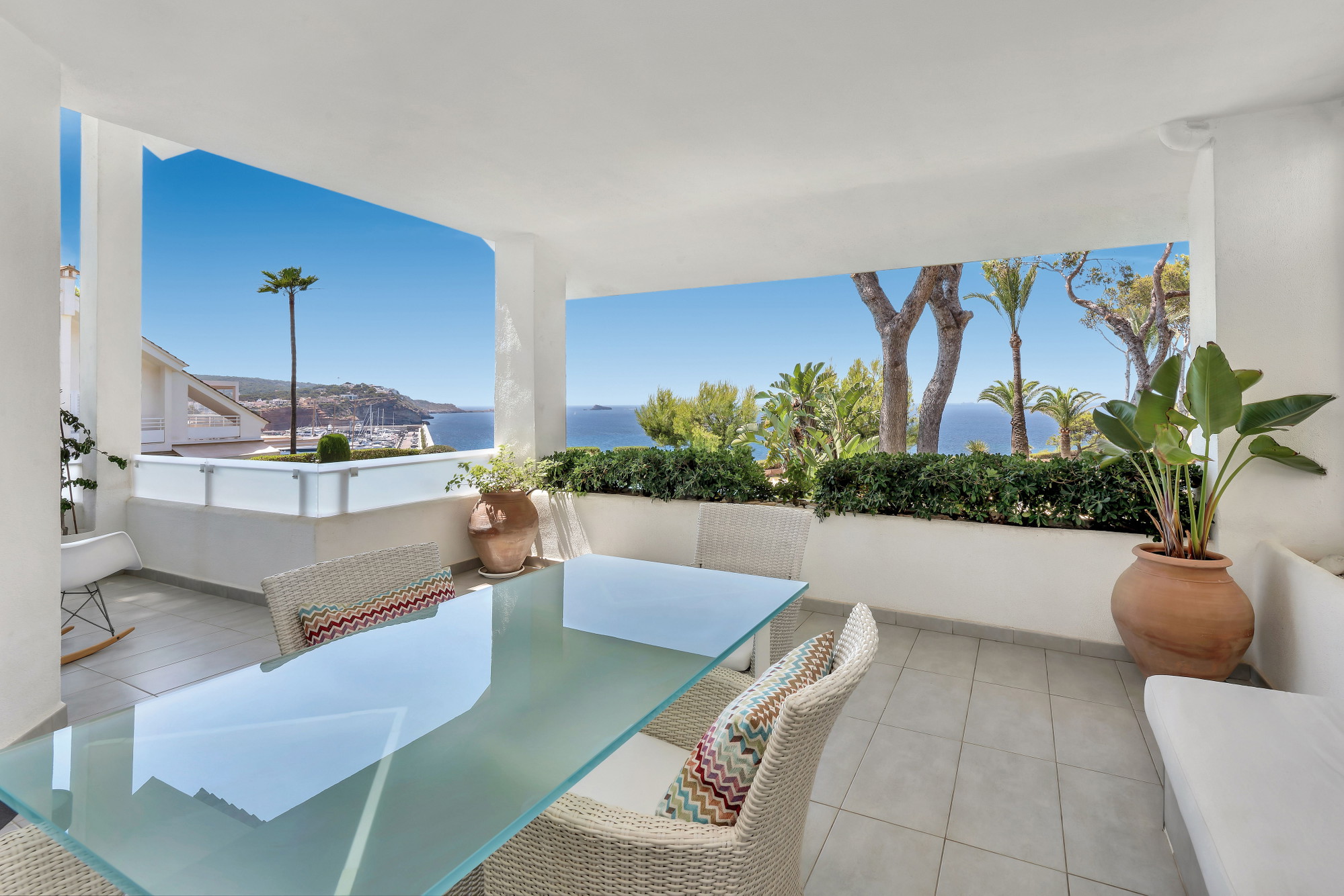 Mediterranean-style living right on the seafront with spectacular views of Port Adriano