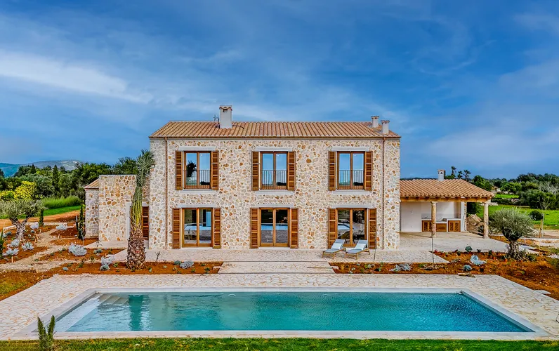 Naturstein Finca unweit vom Naturpark Mondrago