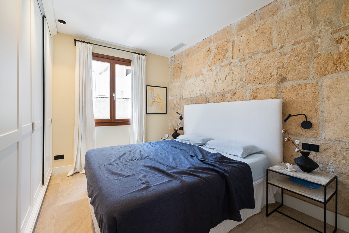 Newly refurbished flat in the heart of the Old Town, with a lift and a loggia-14