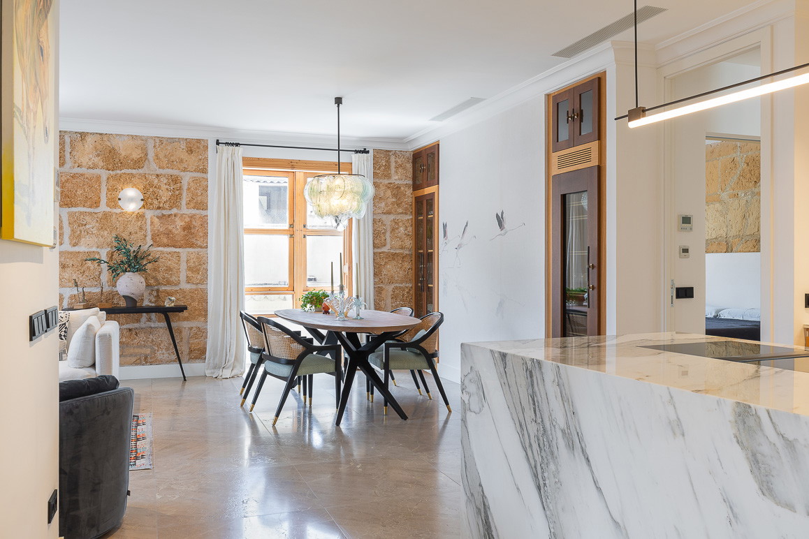Newly refurbished flat in the heart of the Old Town, with a lift and a loggia
