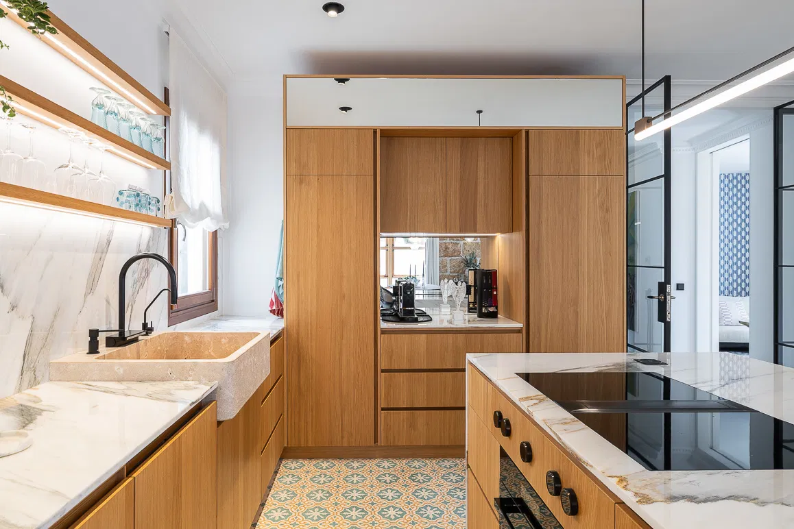 Newly refurbished flat in the heart of the Old Town, with a lift and a loggia-7
