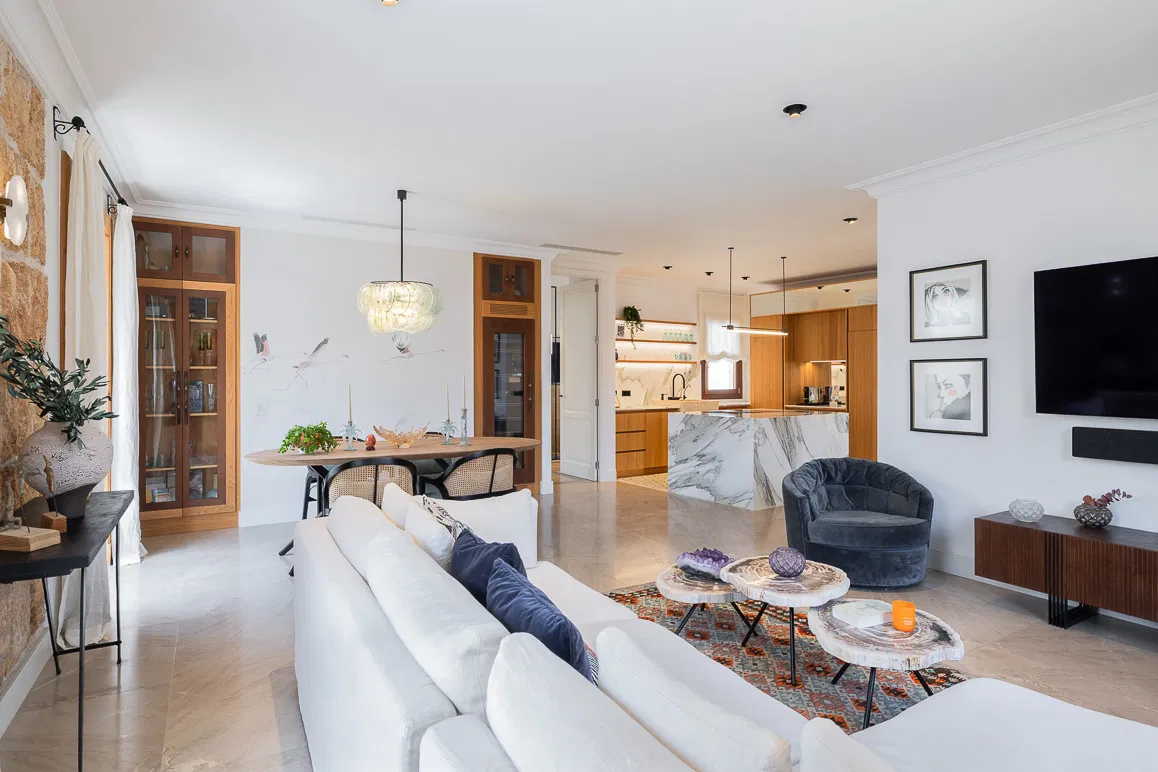 Newly refurbished flat in the heart of the Old Town, with a lift and a loggia-5