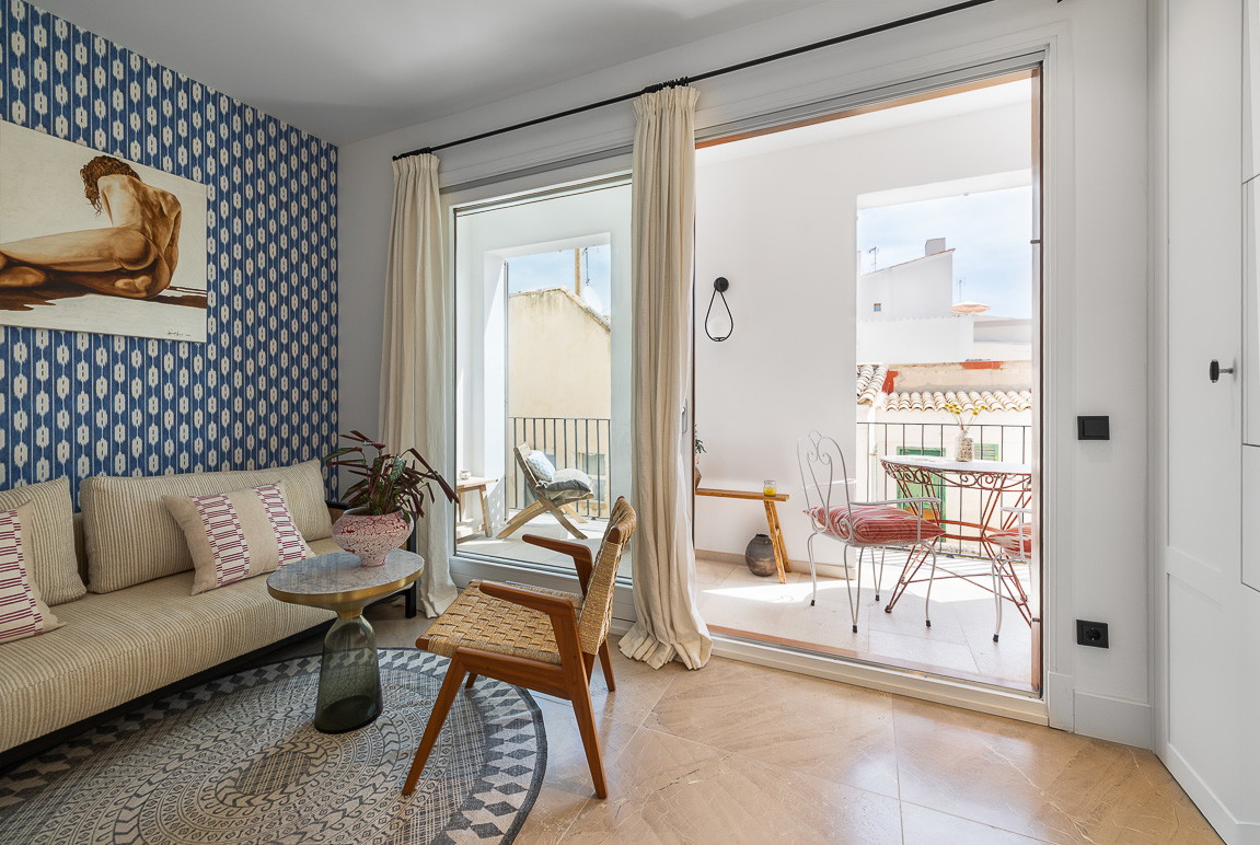 Newly refurbished flat in the heart of the Old Town, with a lift and a loggia-9