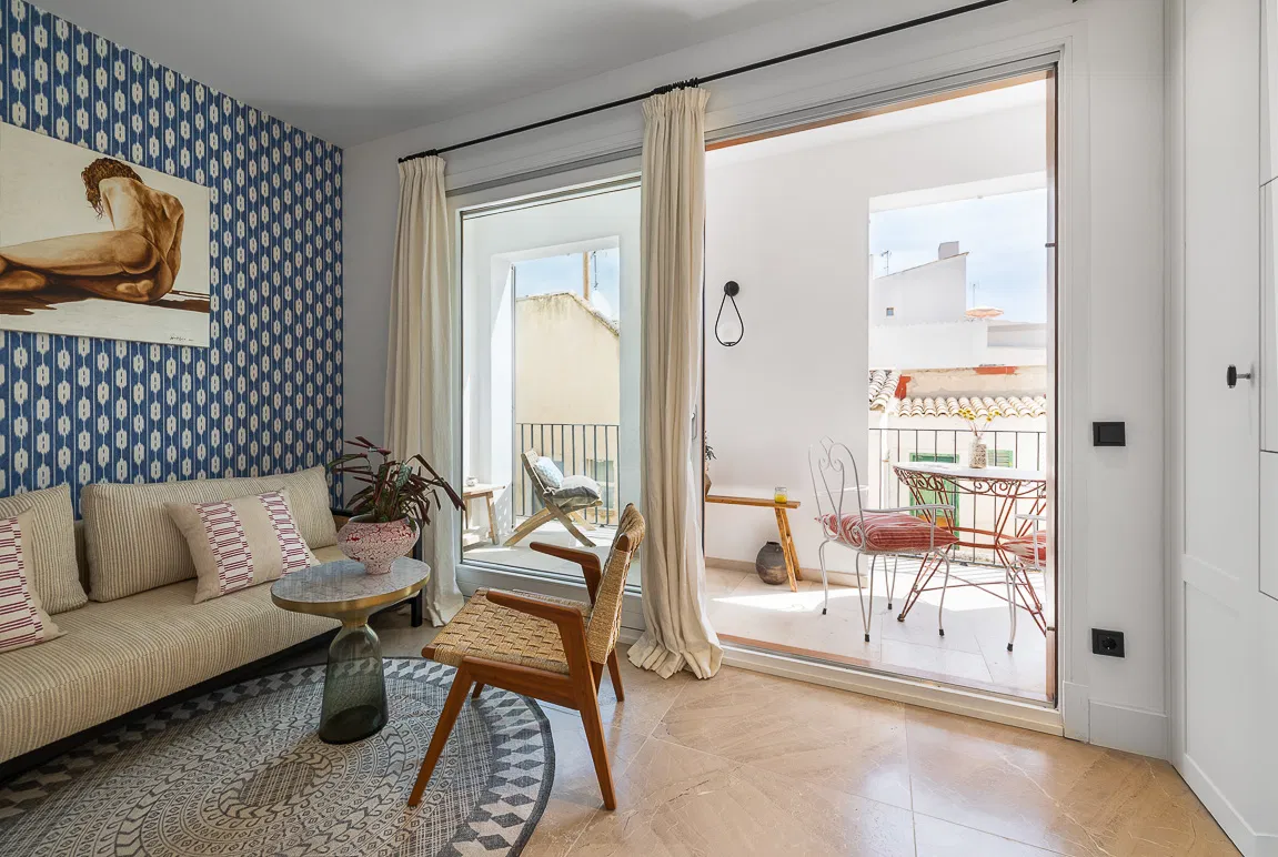 Newly refurbished flat in the heart of the Old Town, with a lift and a loggia-9