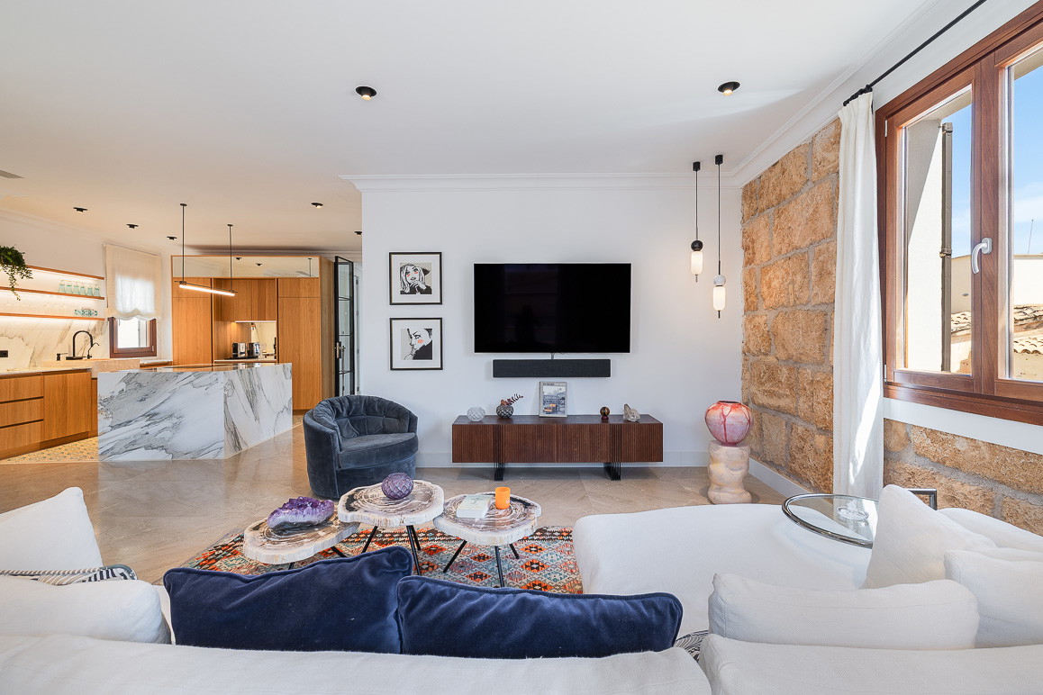 Newly refurbished flat in the heart of the Old Town, with a lift and a loggia-3