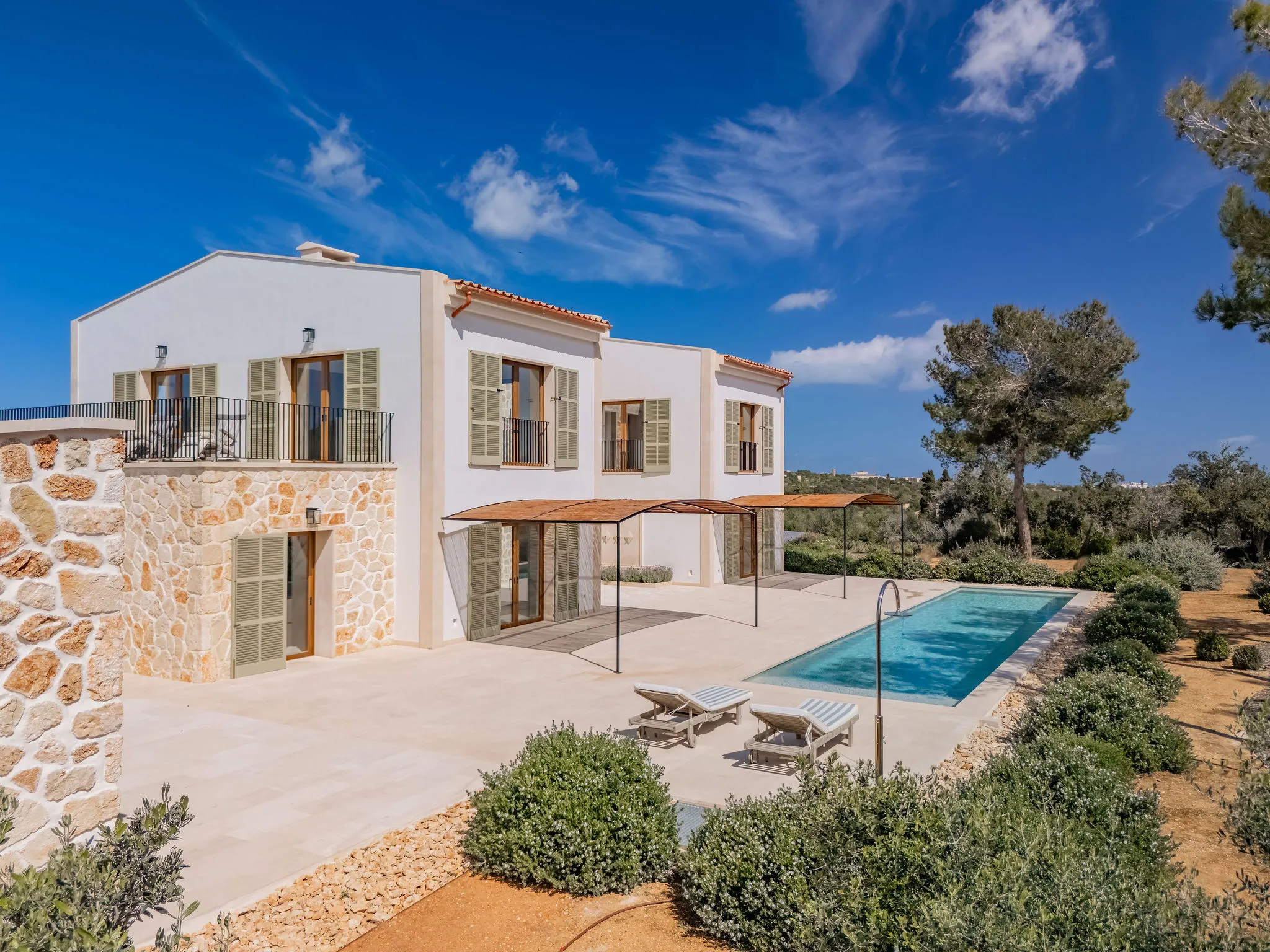 Śródziemnomorska finca marzeń z zapierającymi dech w piersiach panoramicznymi widokami i maksymalnym komfortem-18