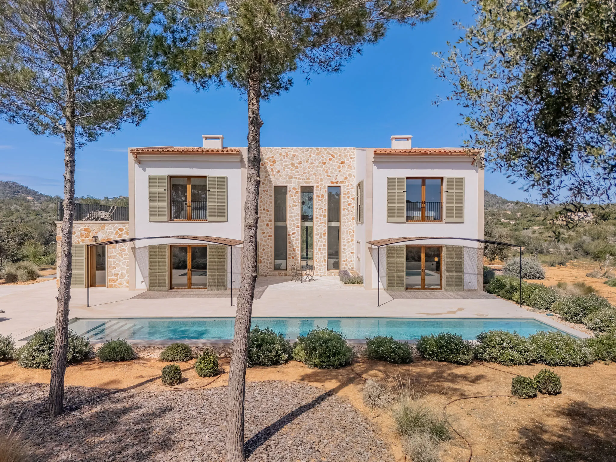 Śródziemnomorska finca marzeń z zapierającymi dech w piersiach panoramicznymi widokami i maksymalnym komfortem-15