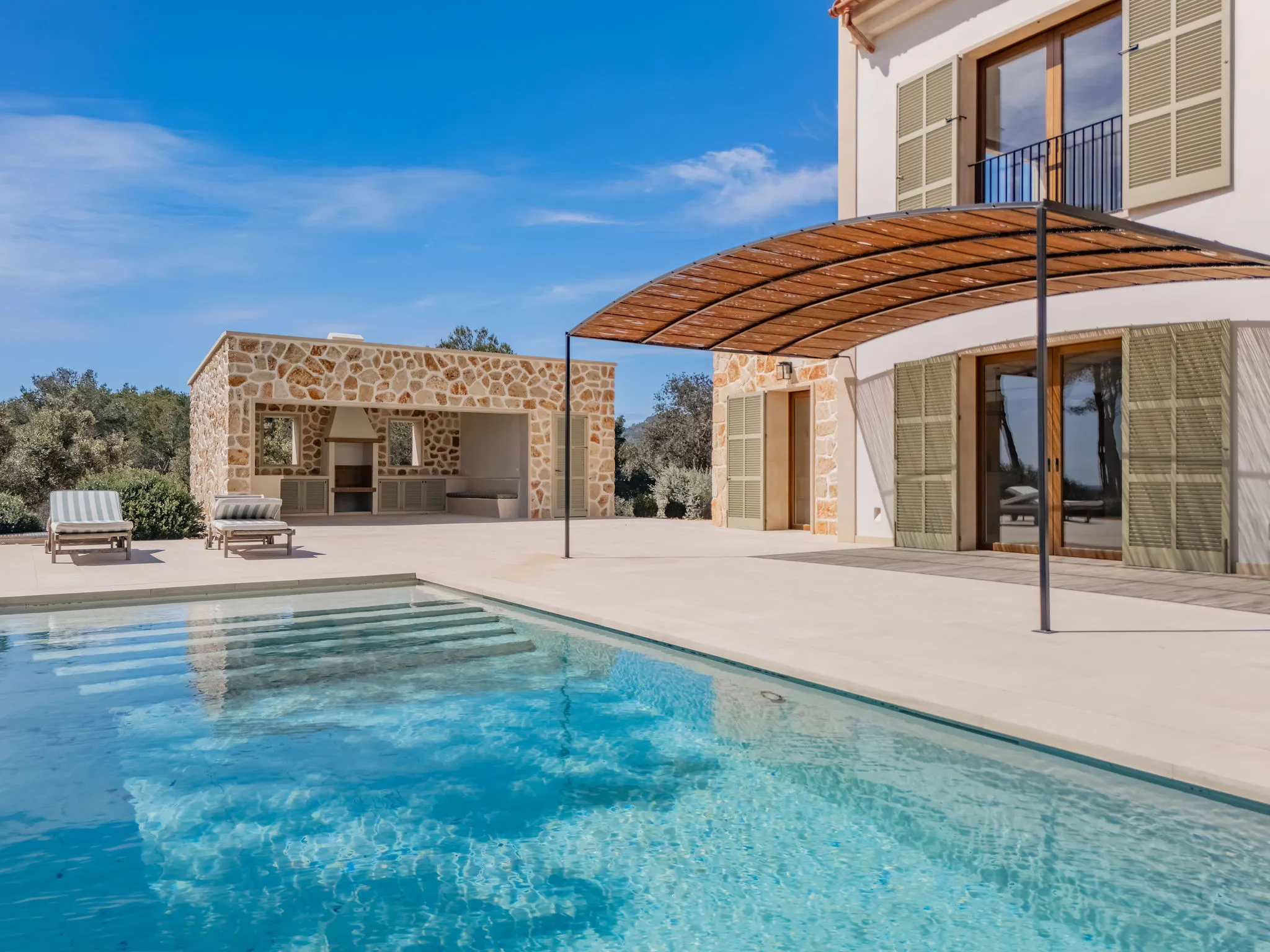 Śródziemnomorska finca marzeń z zapierającymi dech w piersiach panoramicznymi widokami i maksymalnym komfortem-14