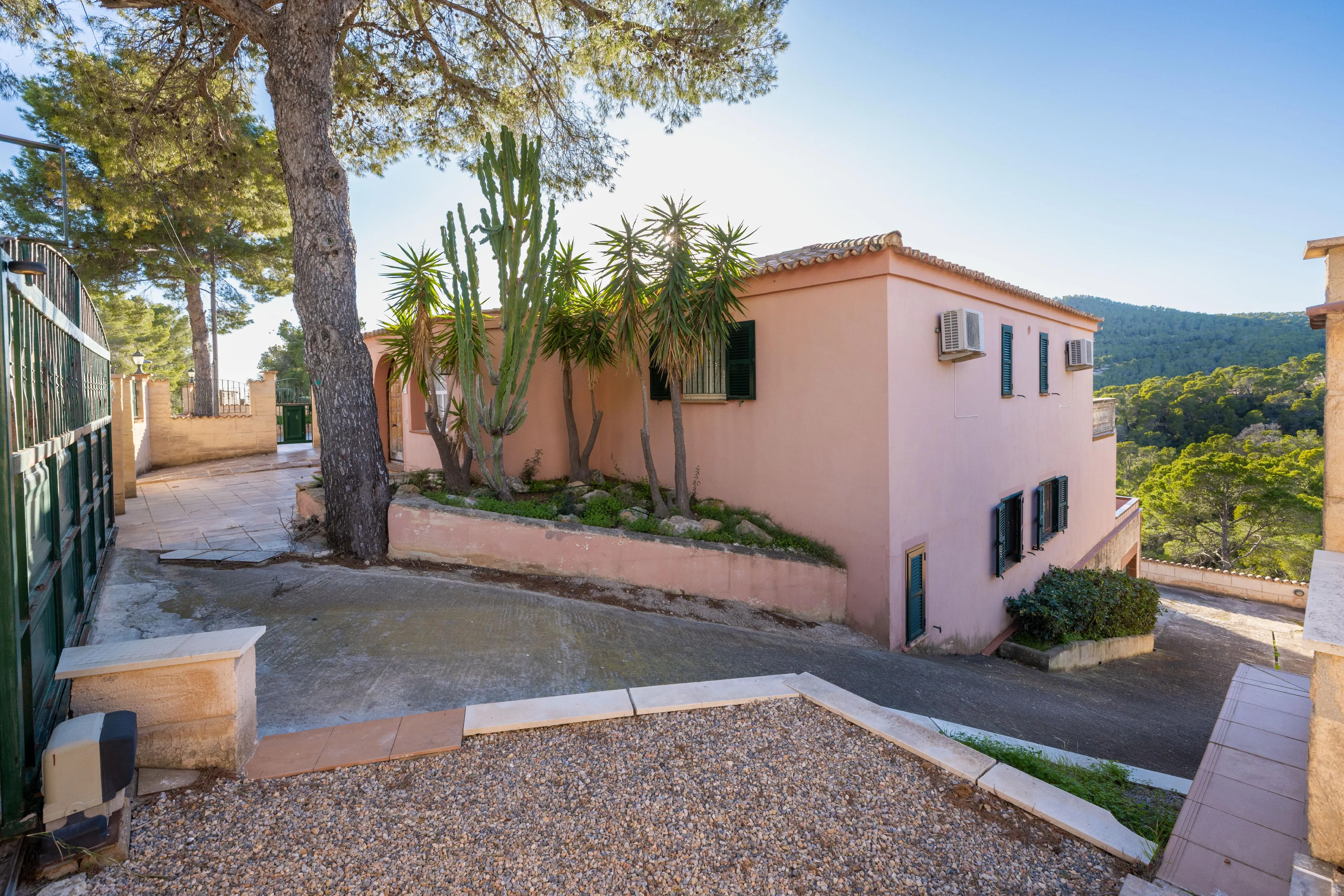 Vila amb potencial de reforma a la zona residencial de Monport-18