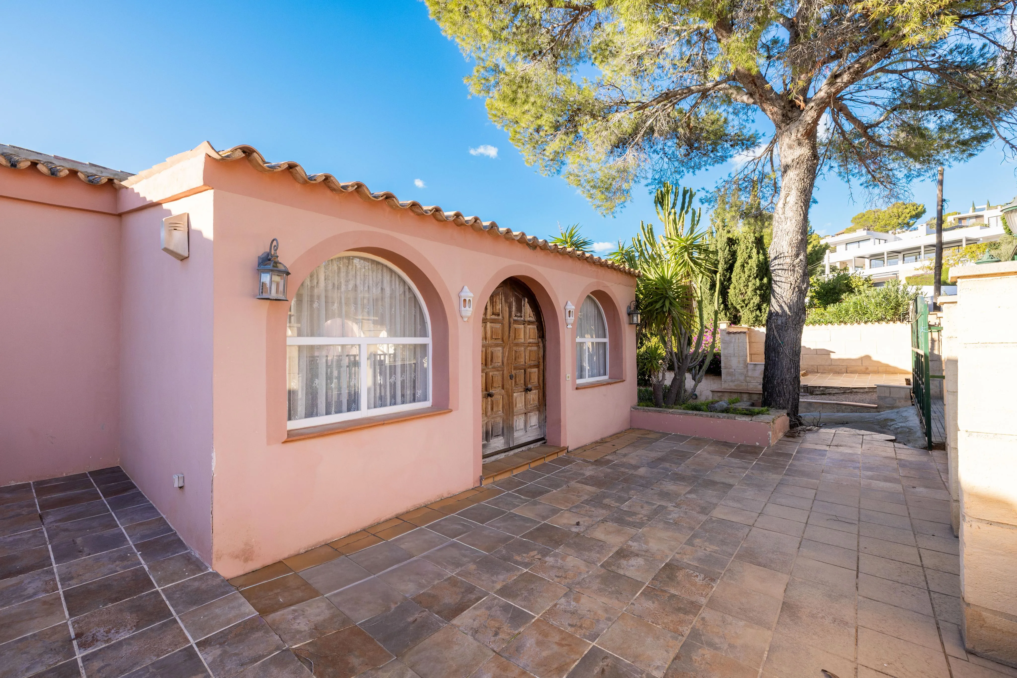 Vila amb potencial de reforma a la zona residencial de Monport-12