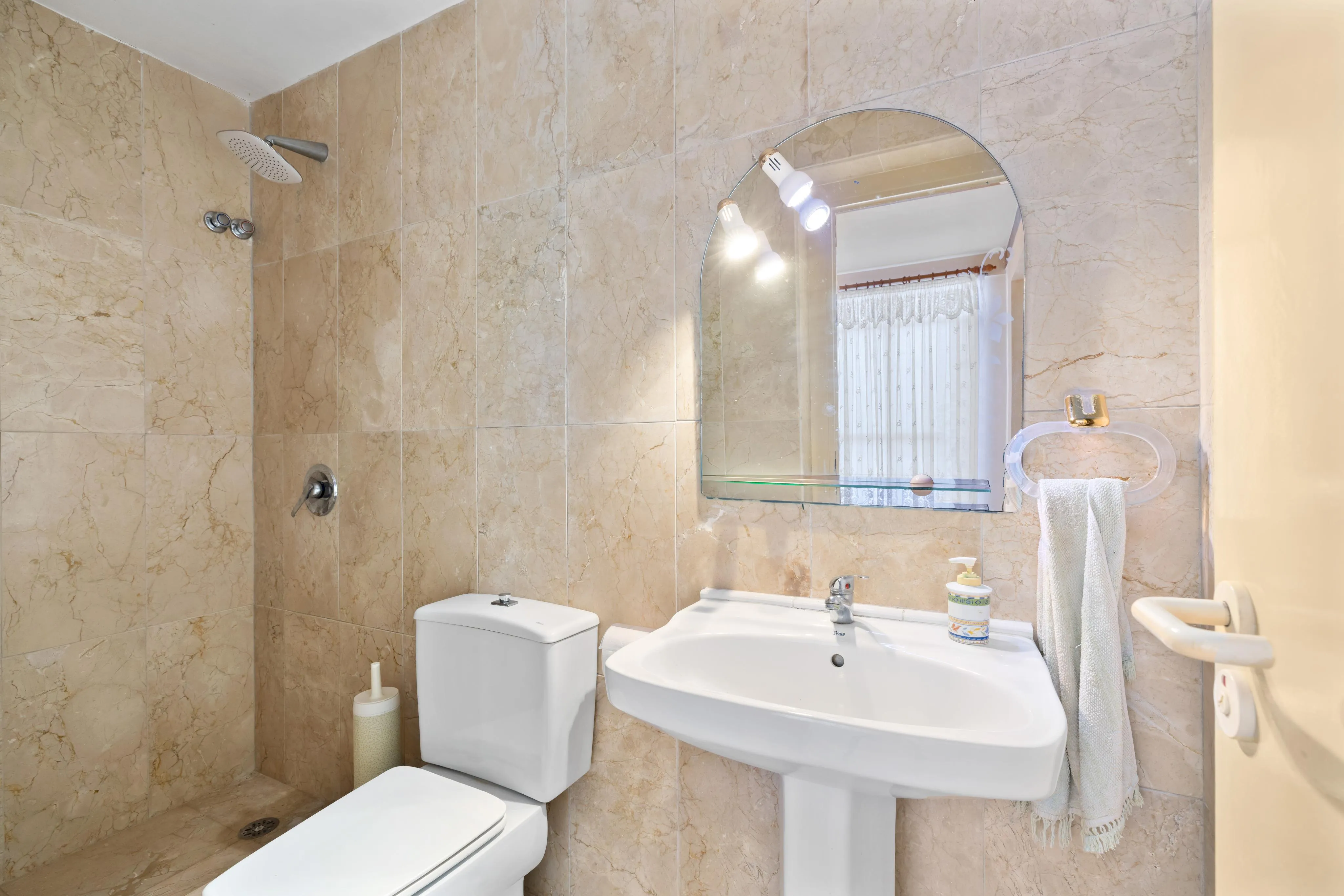 Villa con potencial de reforma en la zona residencial de Monport-17