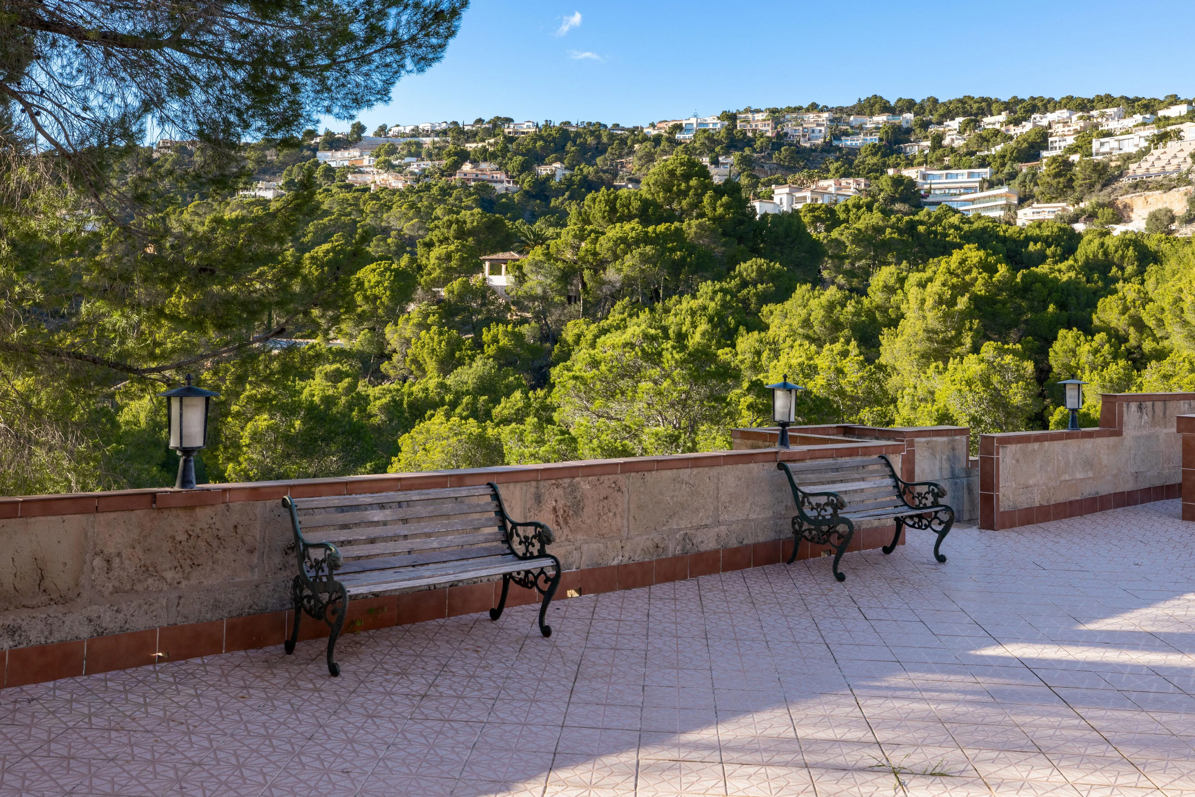 Vila amb potencial de reforma a la zona residencial de Monport-15