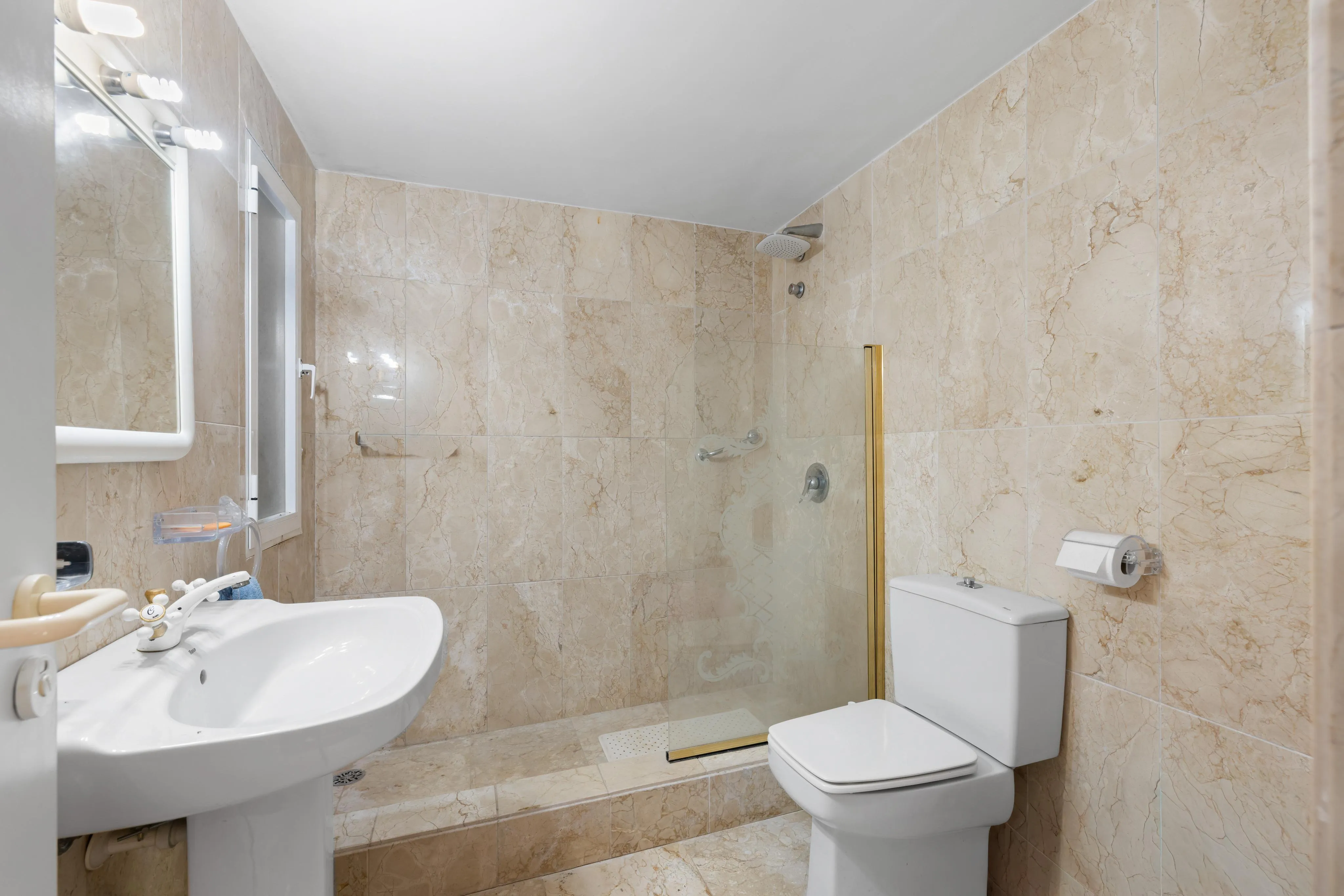 Villa con potencial de reforma en la zona residencial de Monport-11