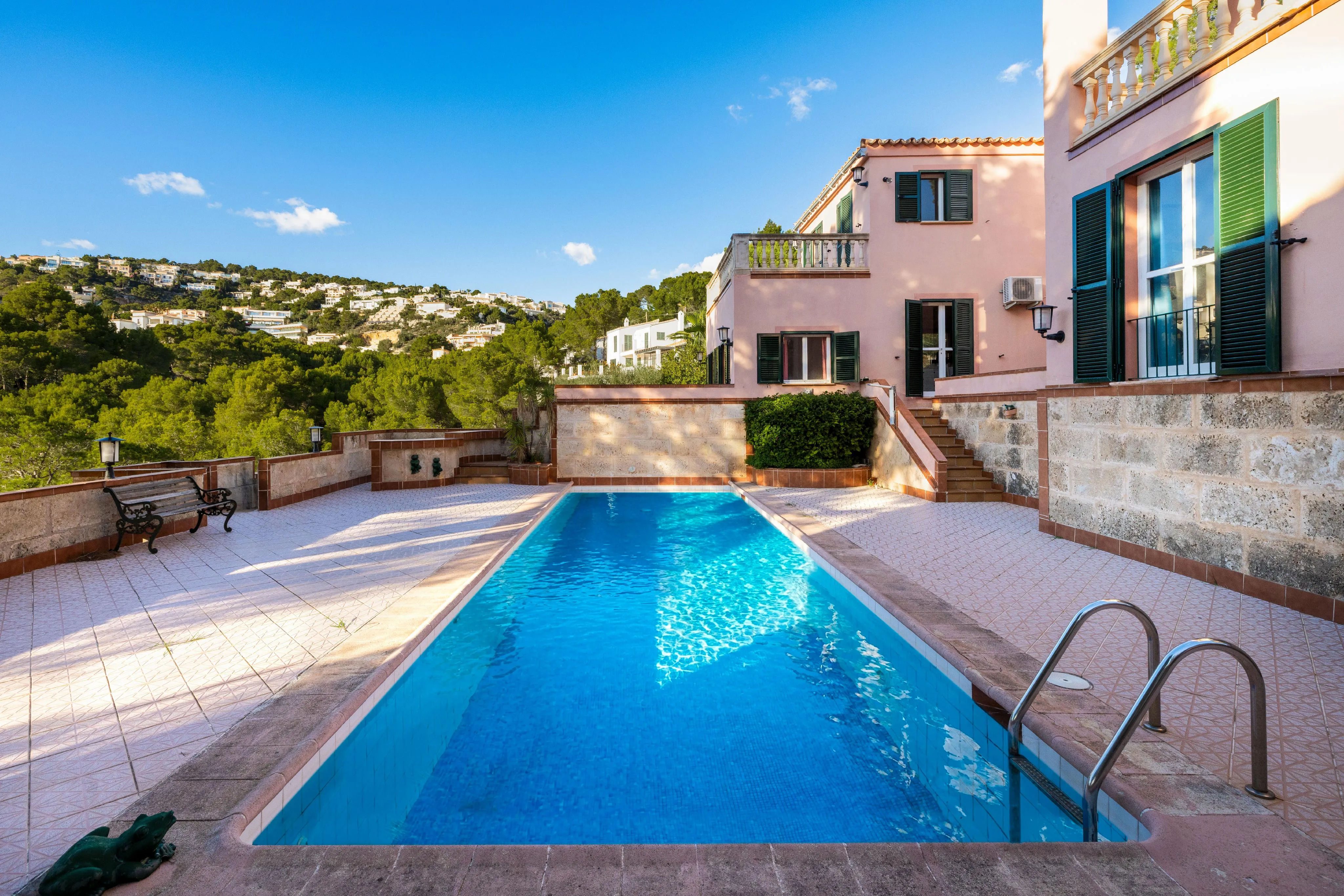 Vila amb potencial de reforma a la zona residencial de Monport-1