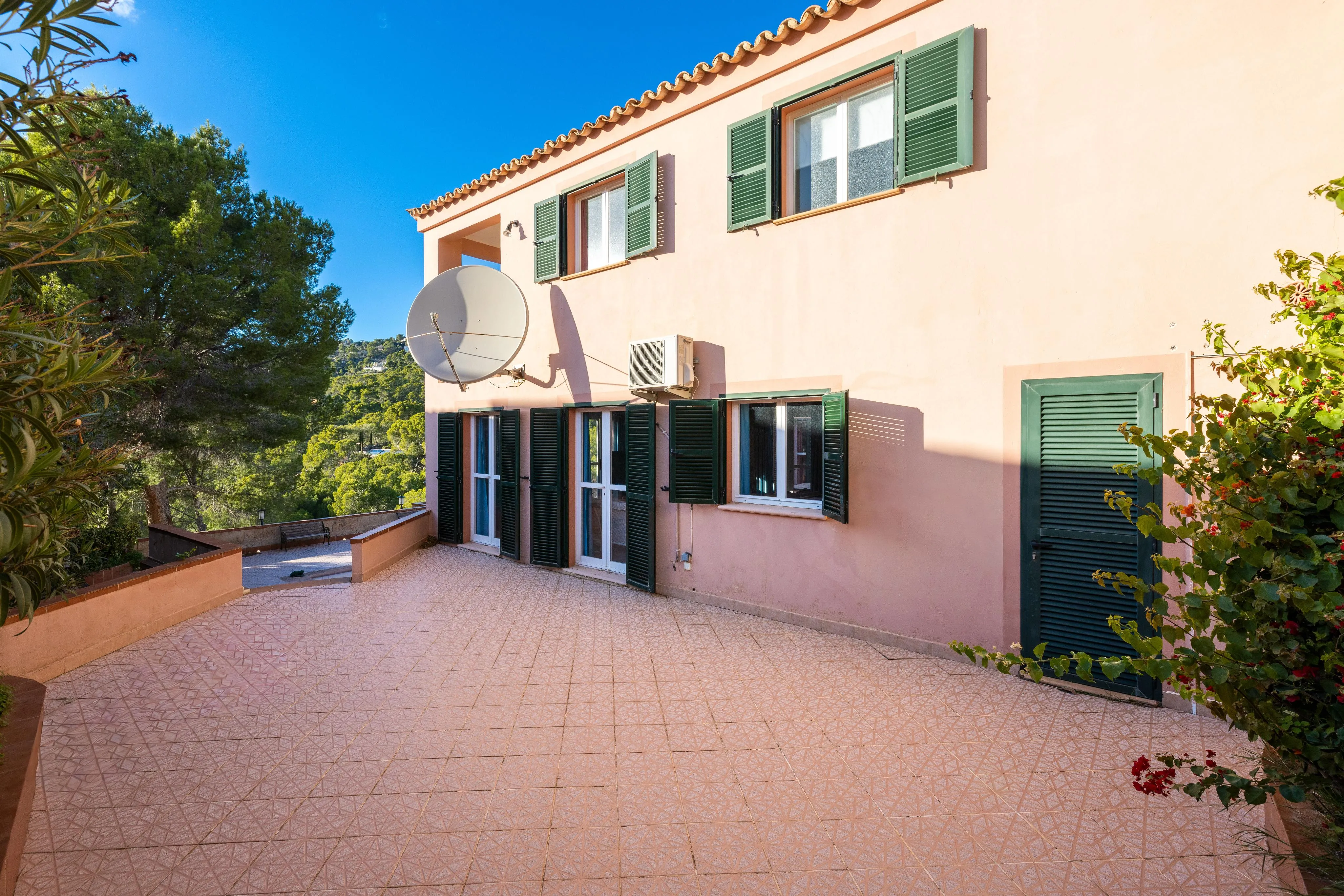 Vila amb potencial de reforma a la zona residencial de Monport-14