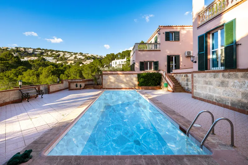 Villa with development potential in the residential area of Monport