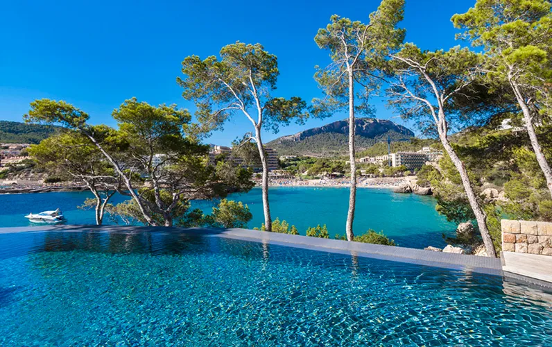 Lussuosa villa con accesso diretto al mare a Camp de Mar