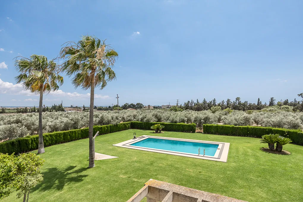 Landsted i topkvalitet med privat beliggenhed-16