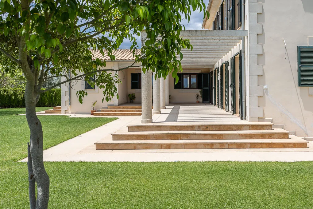 Landsted i topkvalitet med privat beliggenhed-3