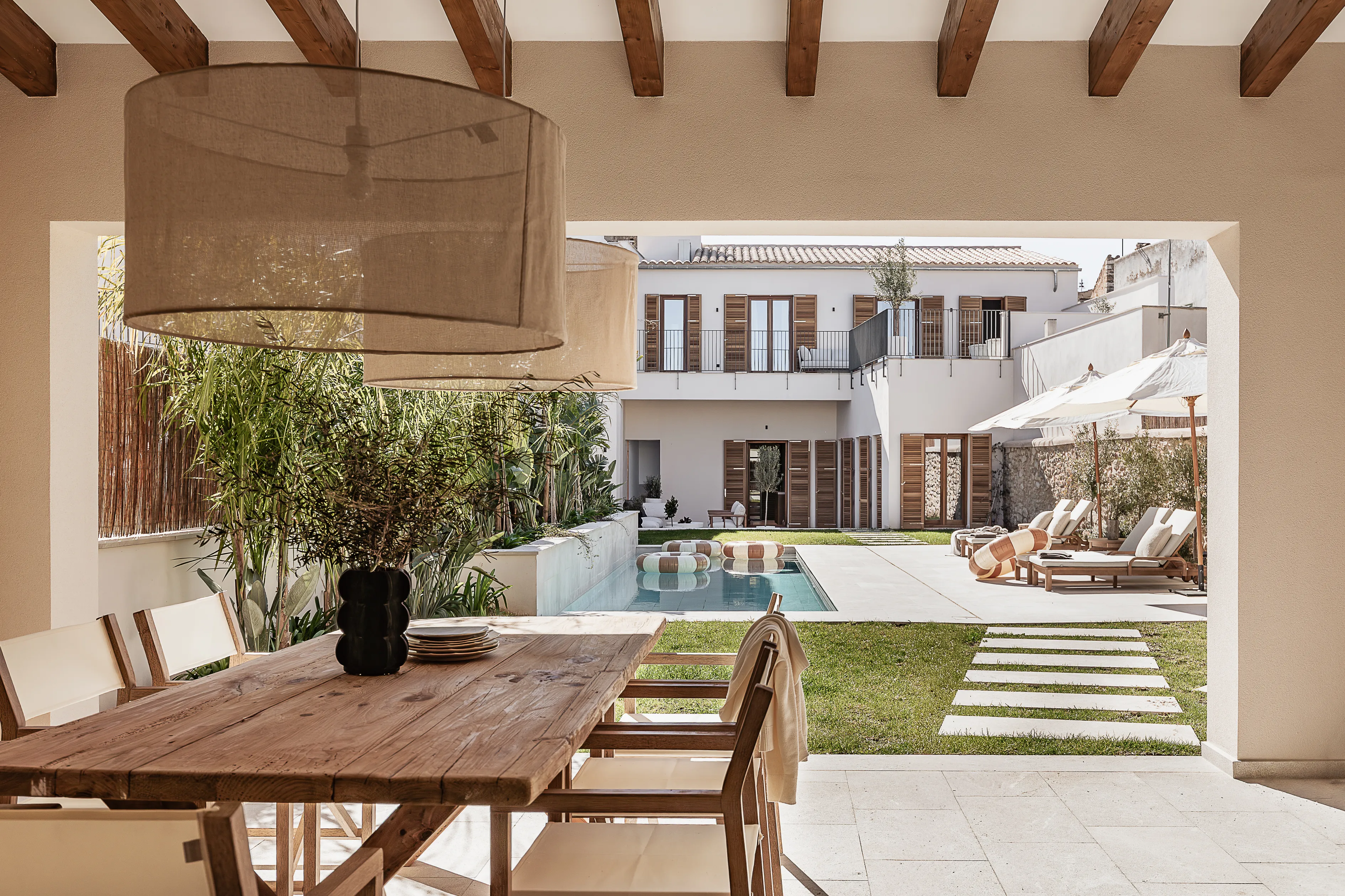 Renoviertes, stilvolles Stadthaus mit Pool und Garten-2