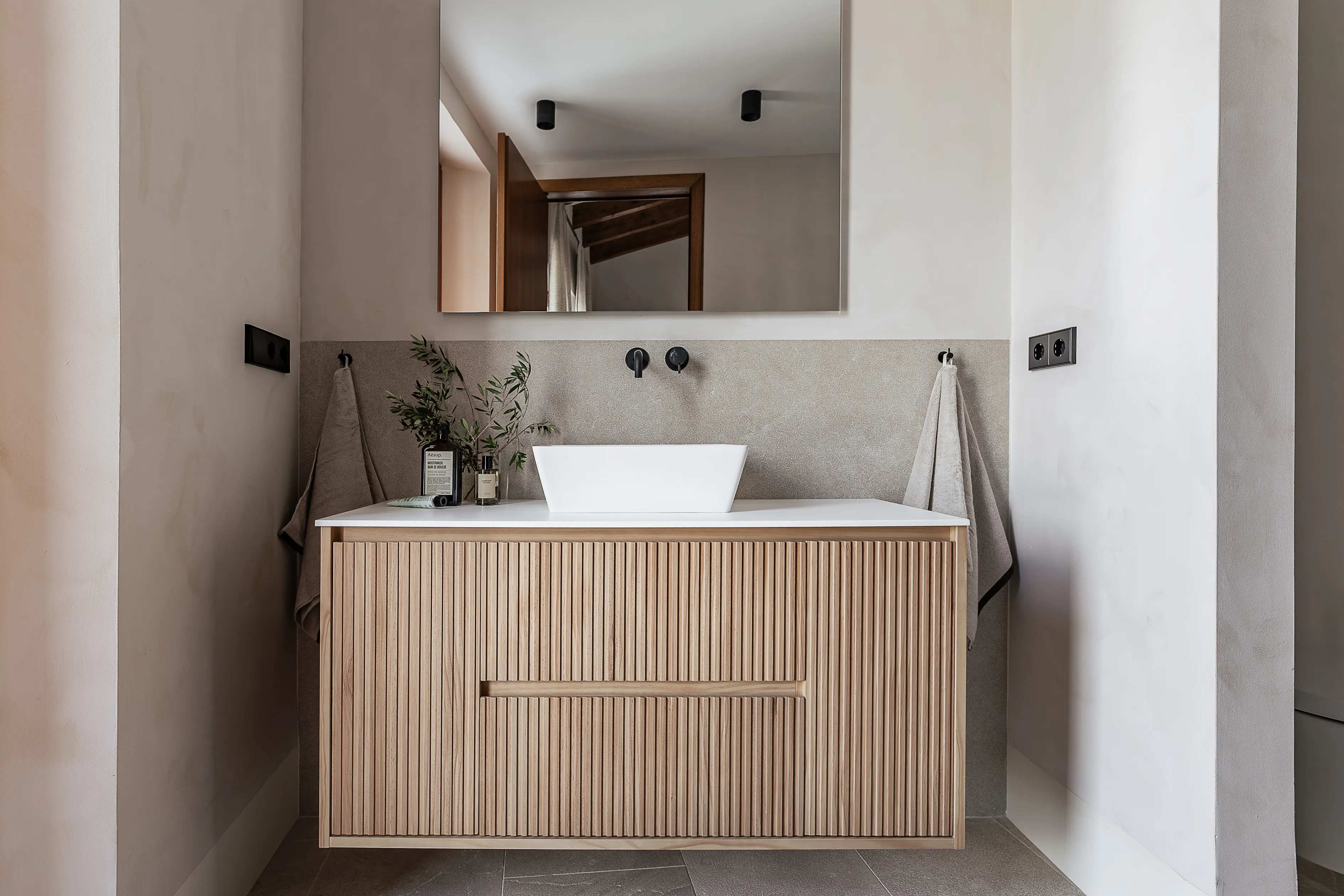 Renoviertes, stilvolles Stadthaus mit Pool und Garten-8