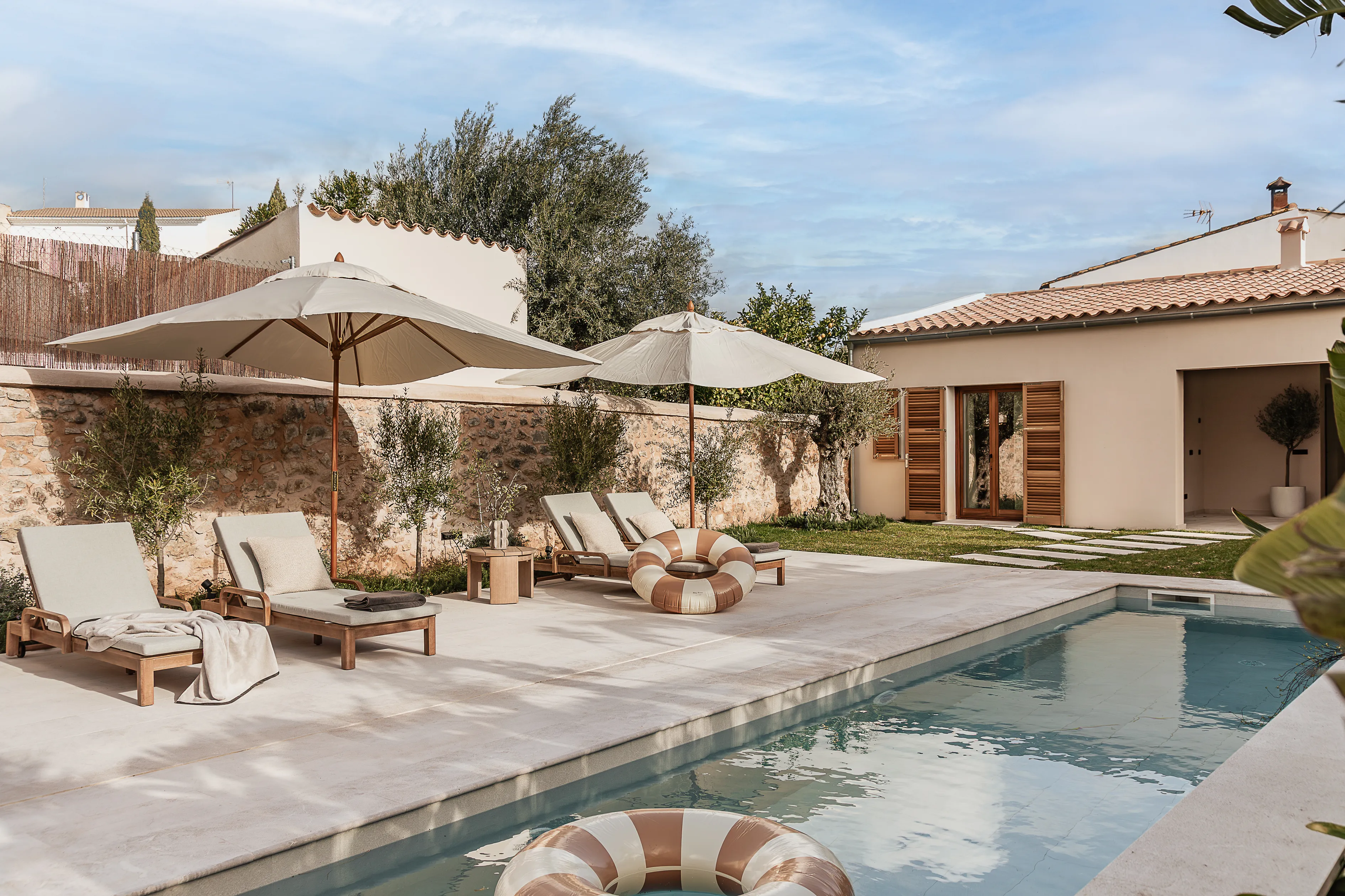 Renoviertes, stilvolles Stadthaus mit Pool und Garten-14